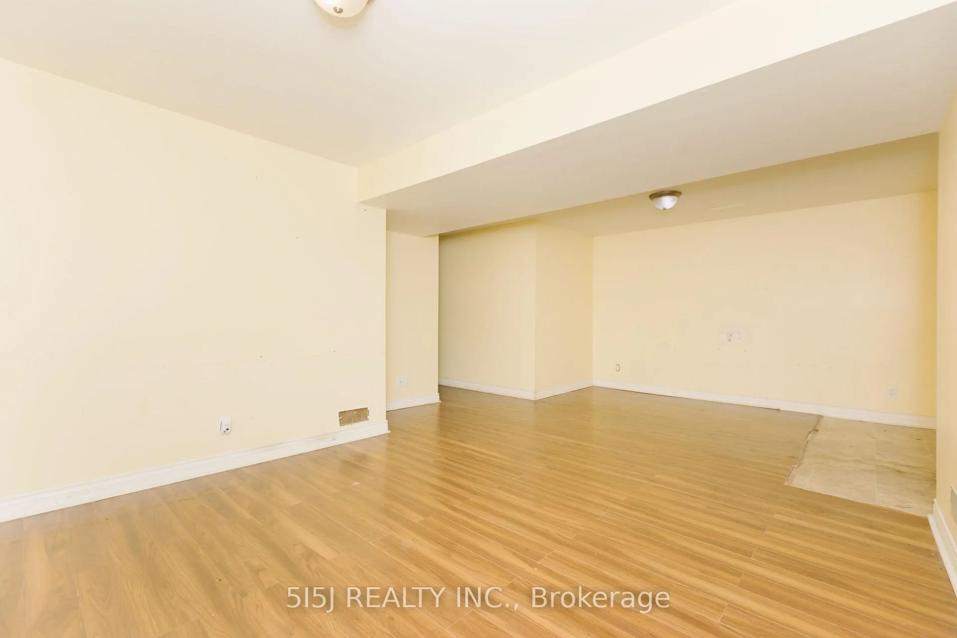 Photo 11 of 14190 Yonge Street, Aurora, Aurora Estates — HOMEH