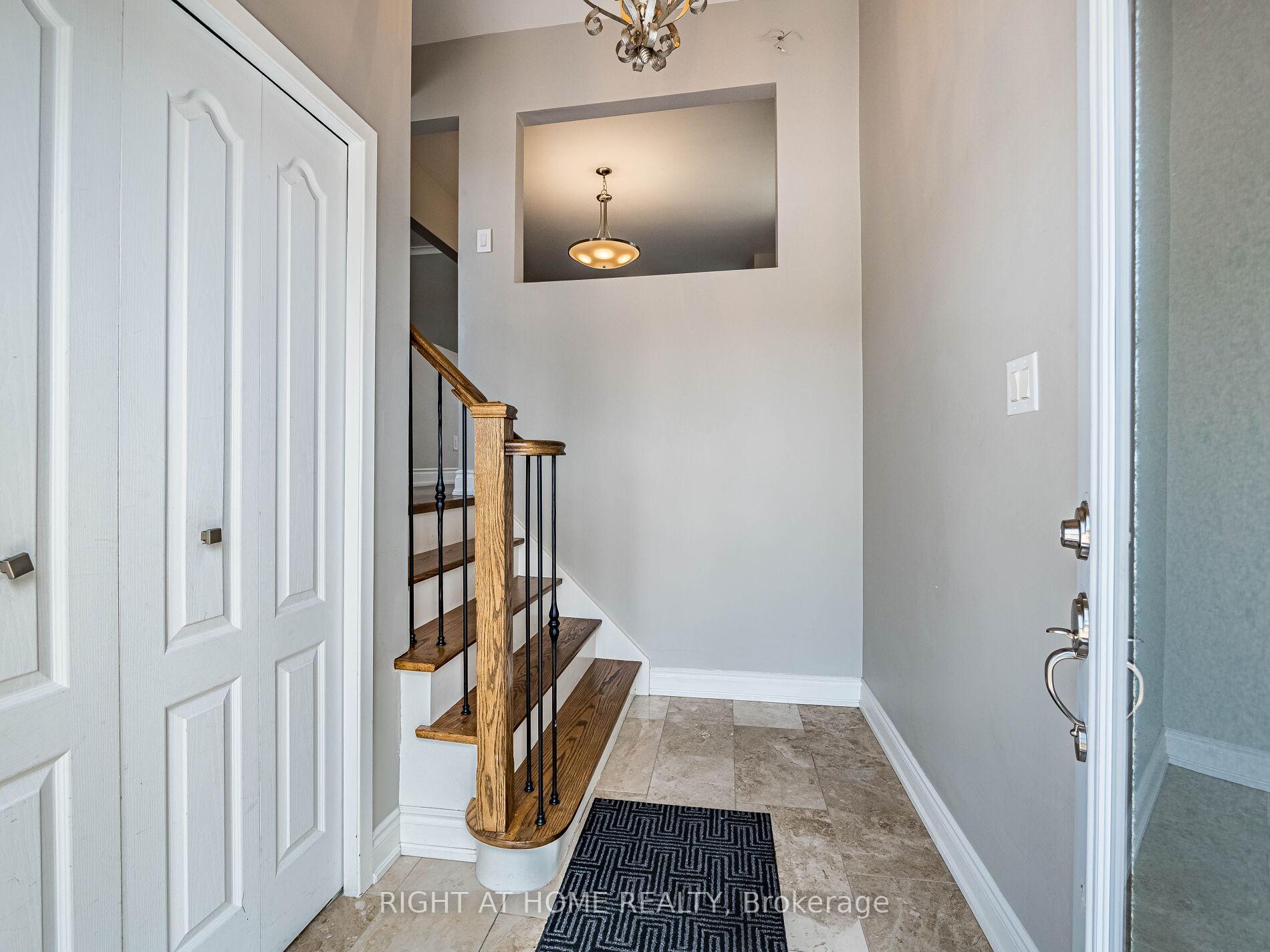 Photo 7 of 23 North Humber Drive, Vaughan, West Woodbridge — HOMEH