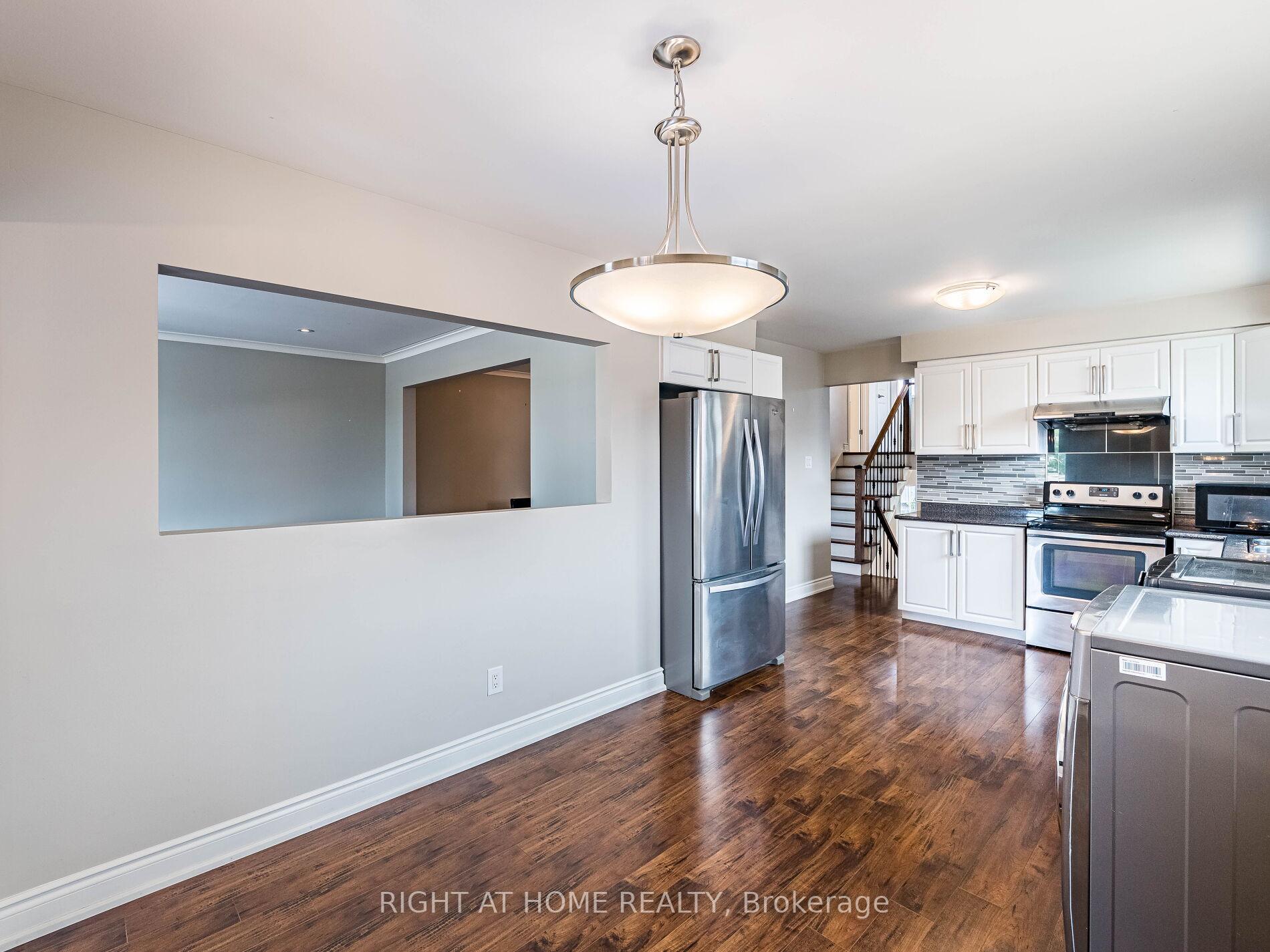 Photo 10 of 23 North Humber Drive, Vaughan, West Woodbridge — HOMEH