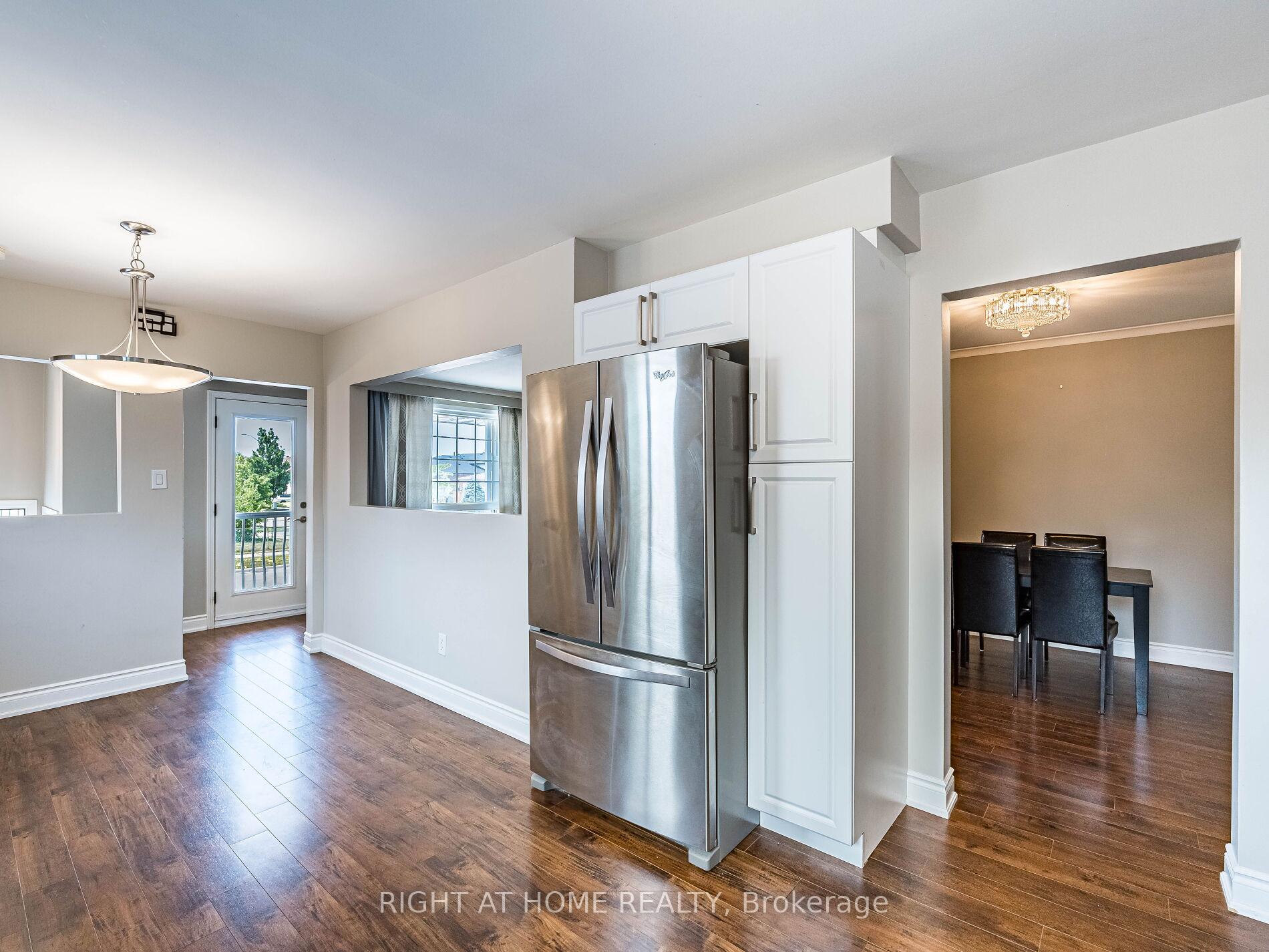 Photo 11 of 23 North Humber Drive, Vaughan, West Woodbridge — HOMEH