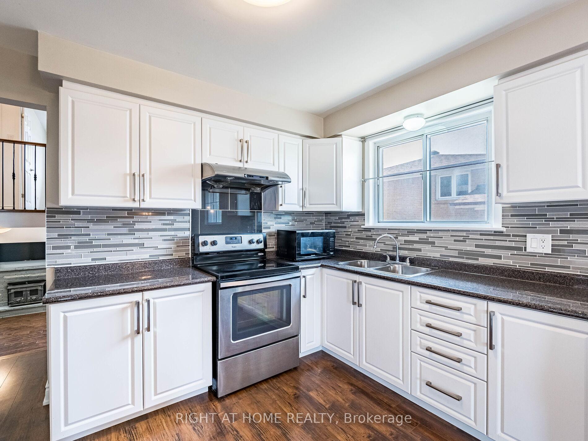 Photo 12 of 23 North Humber Drive, Vaughan, West Woodbridge — HOMEH