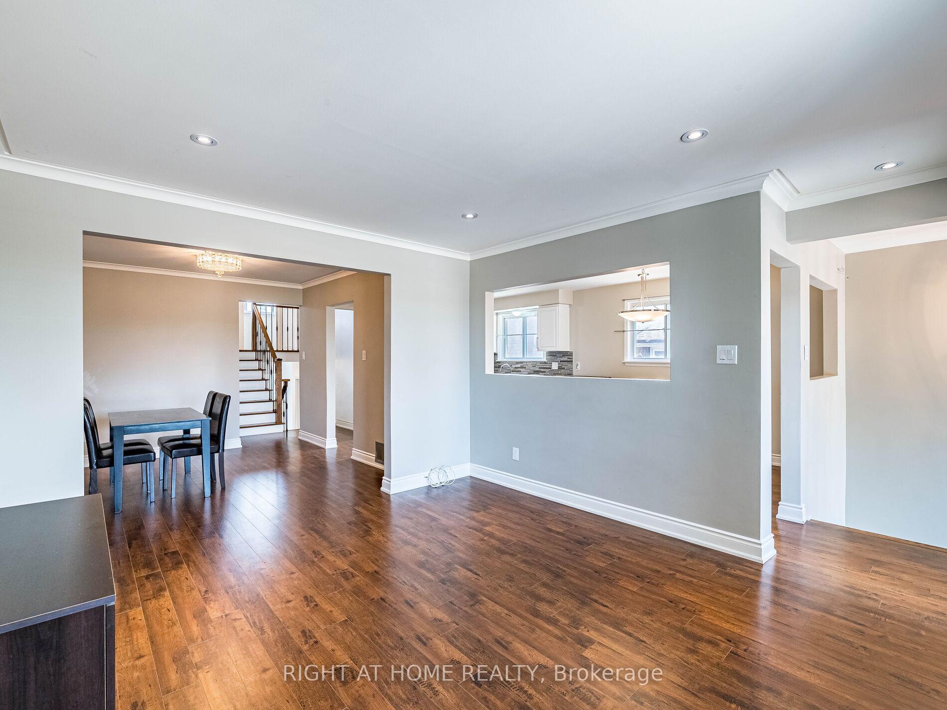 Photo 14 of 23 North Humber Drive, Vaughan, West Woodbridge — HOMEH