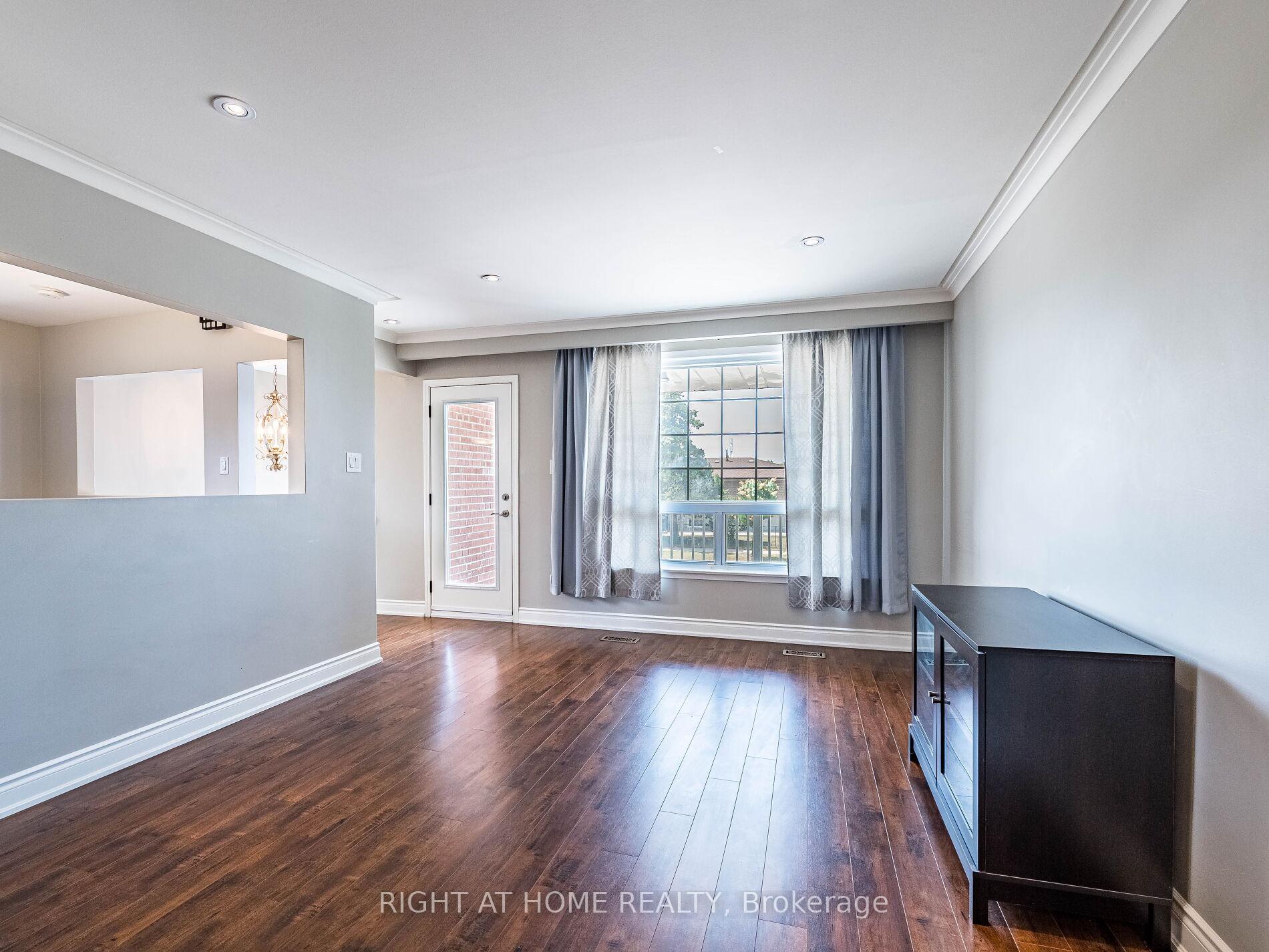 Photo 16 of 23 North Humber Drive, Vaughan, West Woodbridge — HOMEH