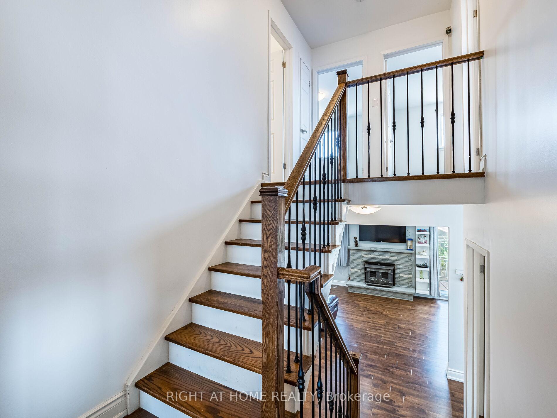 Photo 18 of 23 North Humber Drive, Vaughan, West Woodbridge — HOMEH