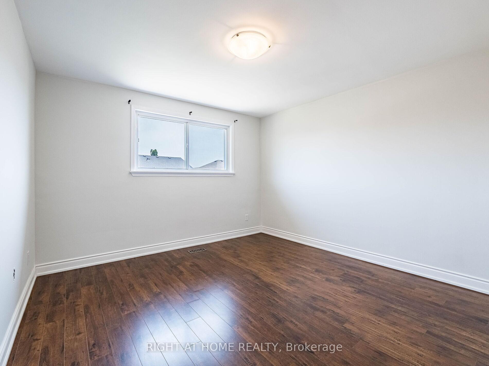 Photo 22 of 23 North Humber Drive, Vaughan, West Woodbridge — HOMEH