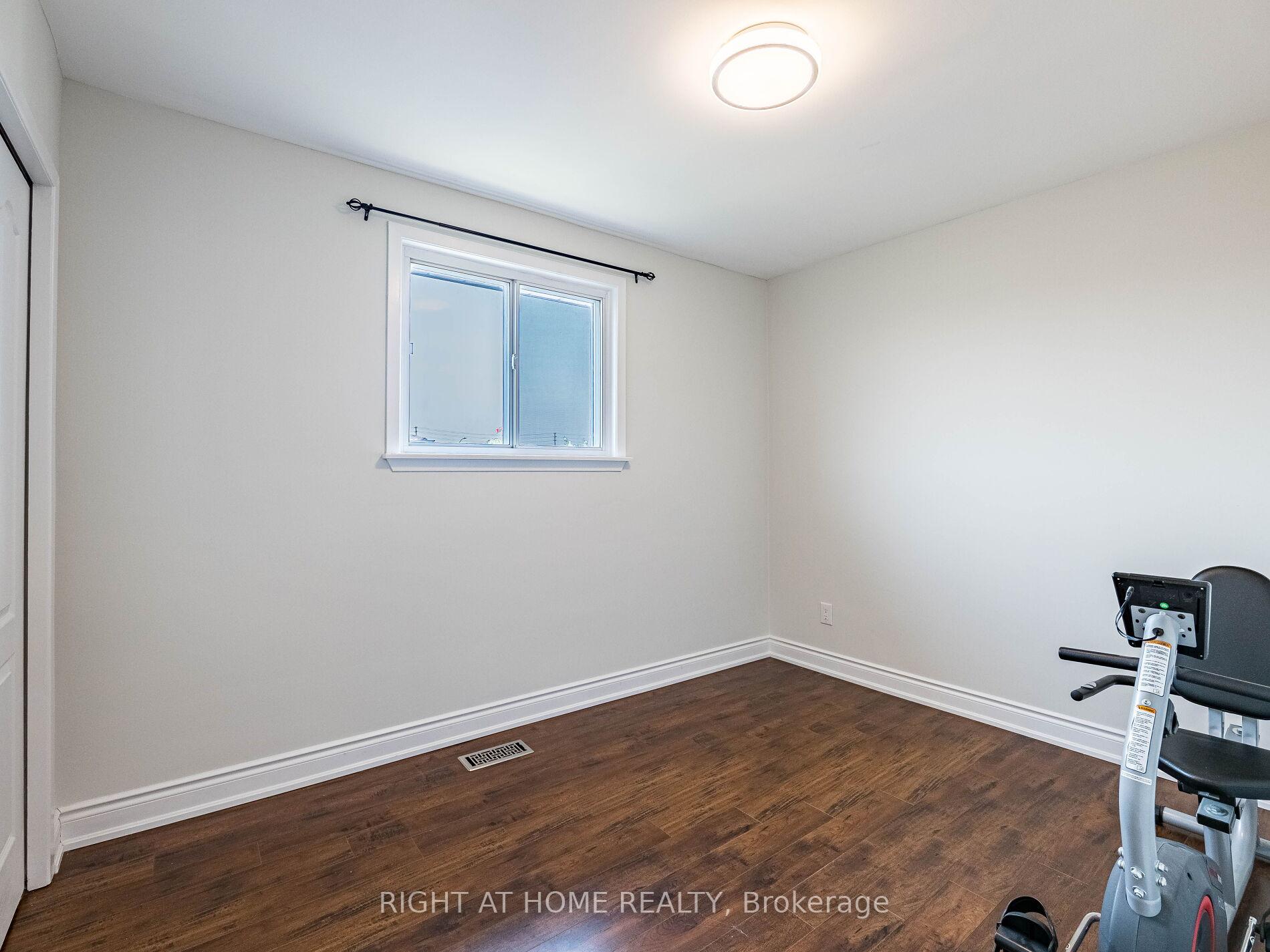 Photo 24 of 23 North Humber Drive, Vaughan, West Woodbridge — HOMEH