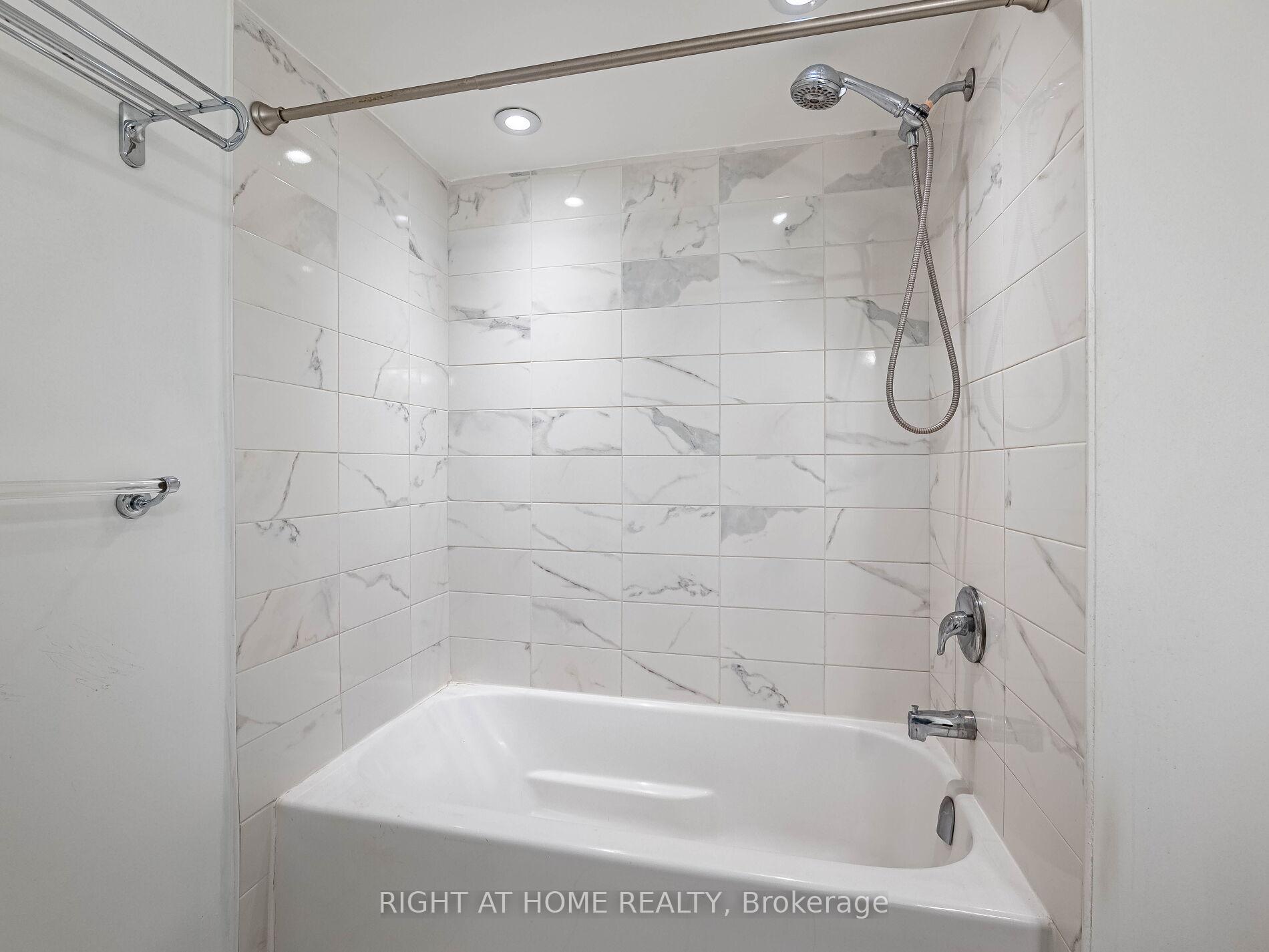 Photo 29 of 23 North Humber Drive, Vaughan, West Woodbridge — HOMEH