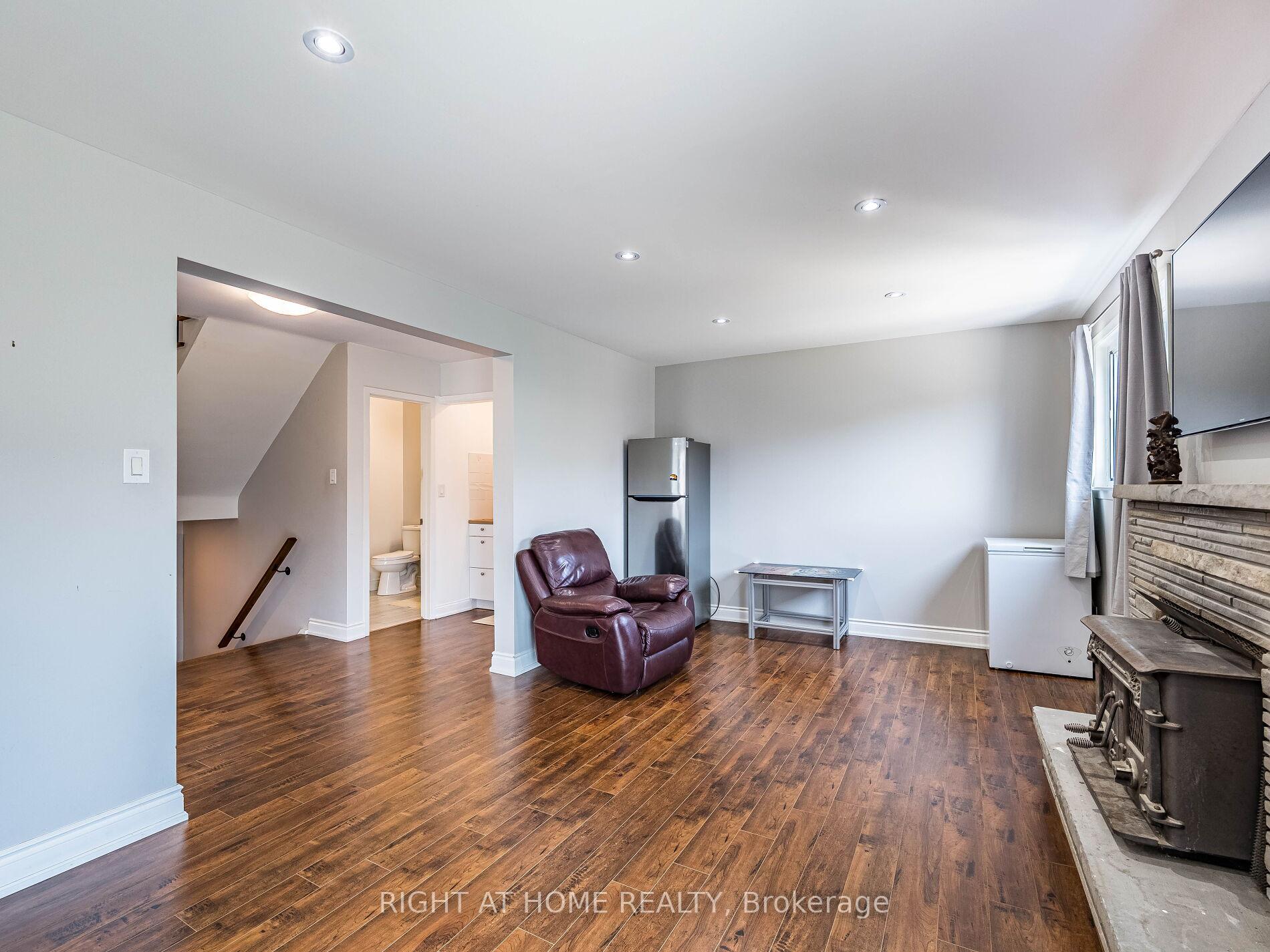 Photo 33 of 23 North Humber Drive, Vaughan, West Woodbridge — HOMEH