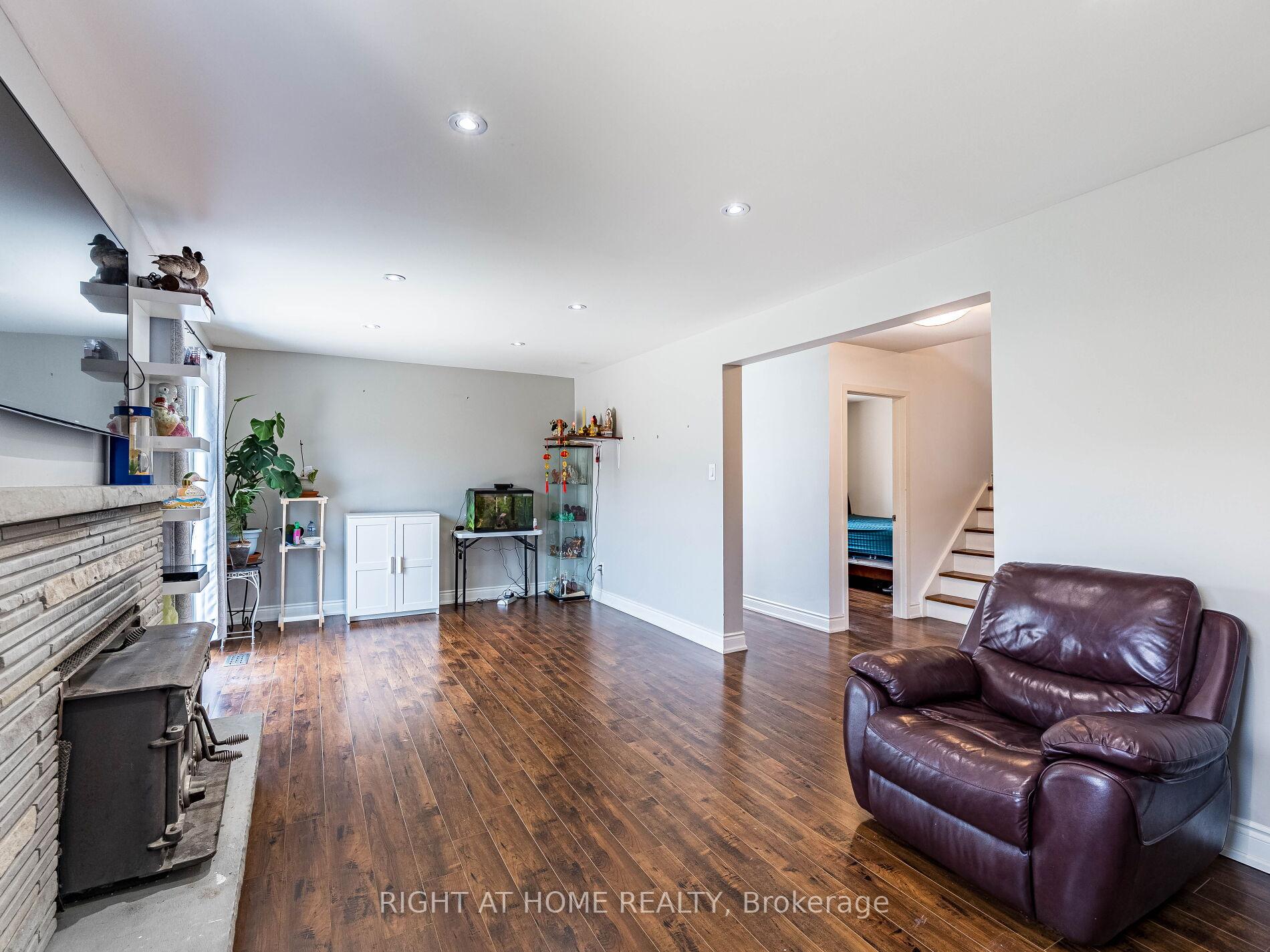 Photo 34 of 23 North Humber Drive, Vaughan, West Woodbridge — HOMEH