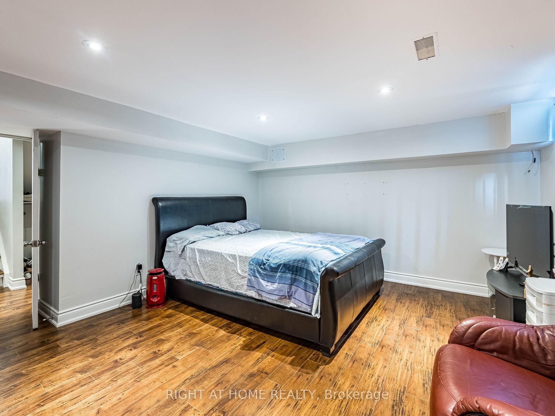 Photo 44 of 23 North Humber Drive, Vaughan, West Woodbridge — HOMEH
