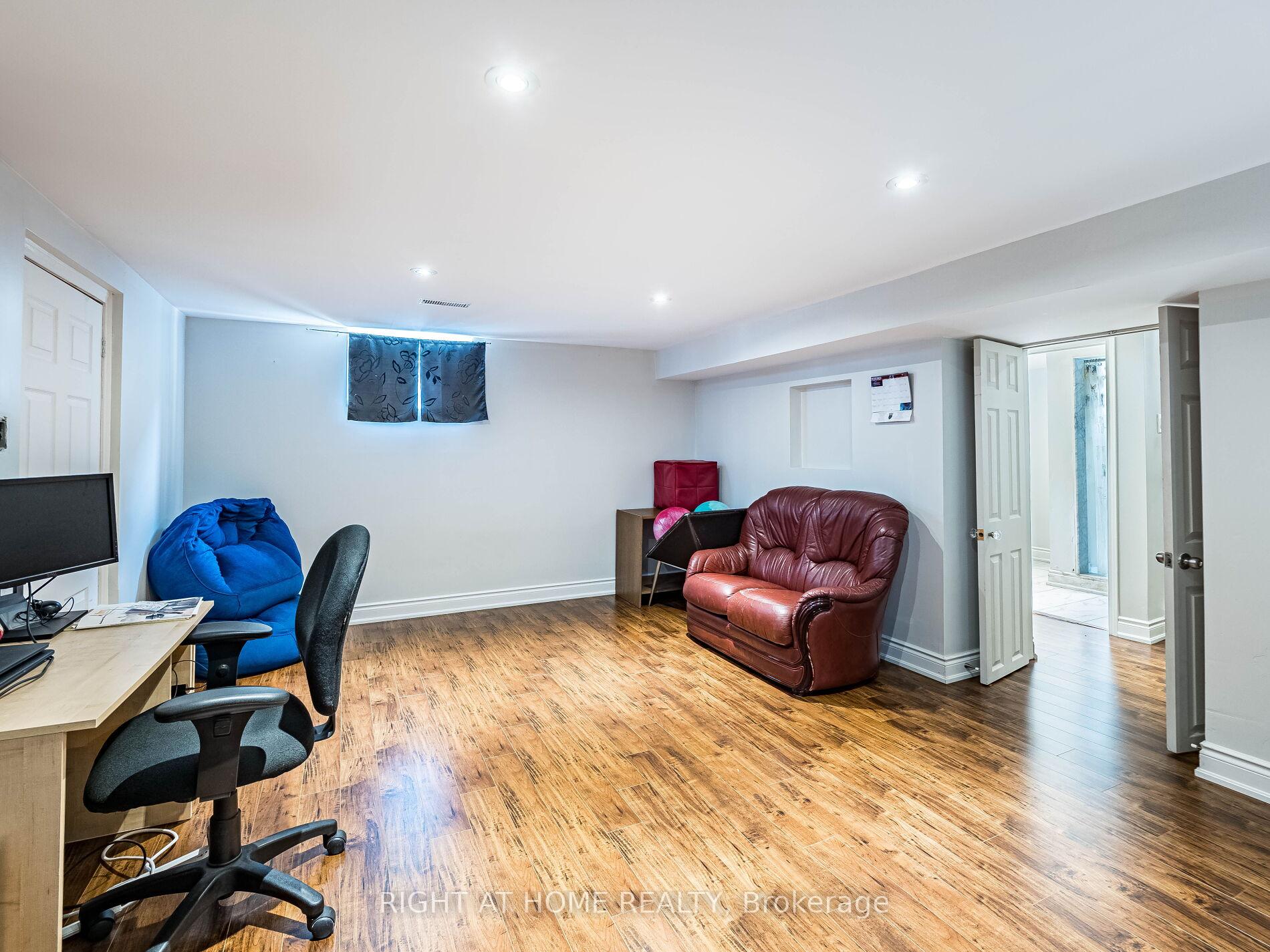 Photo 45 of 23 North Humber Drive, Vaughan, West Woodbridge — HOMEH
