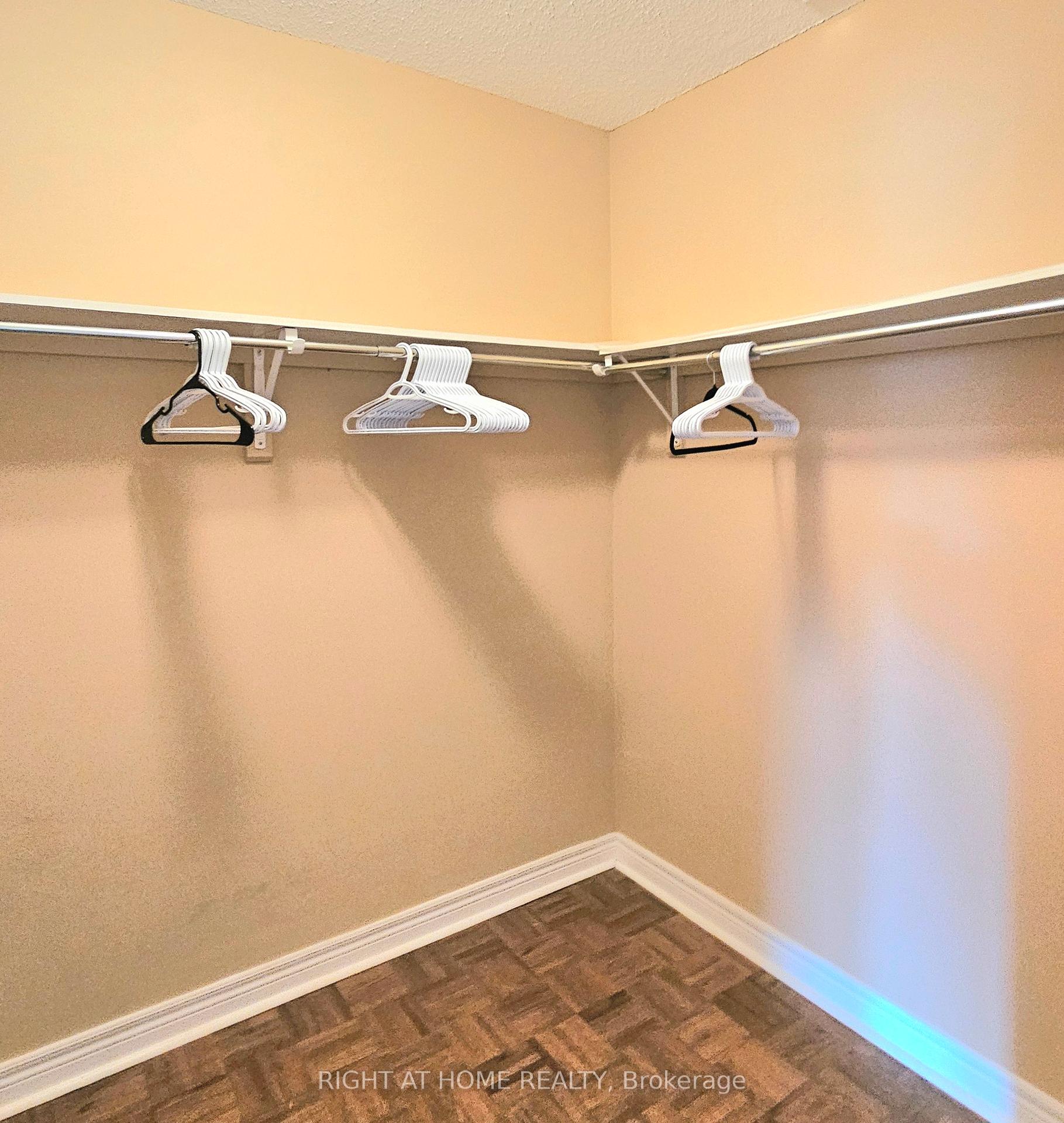 Photo 13 of 24 Mediterra Drive, Vaughan, Vellore Village — HOMEH