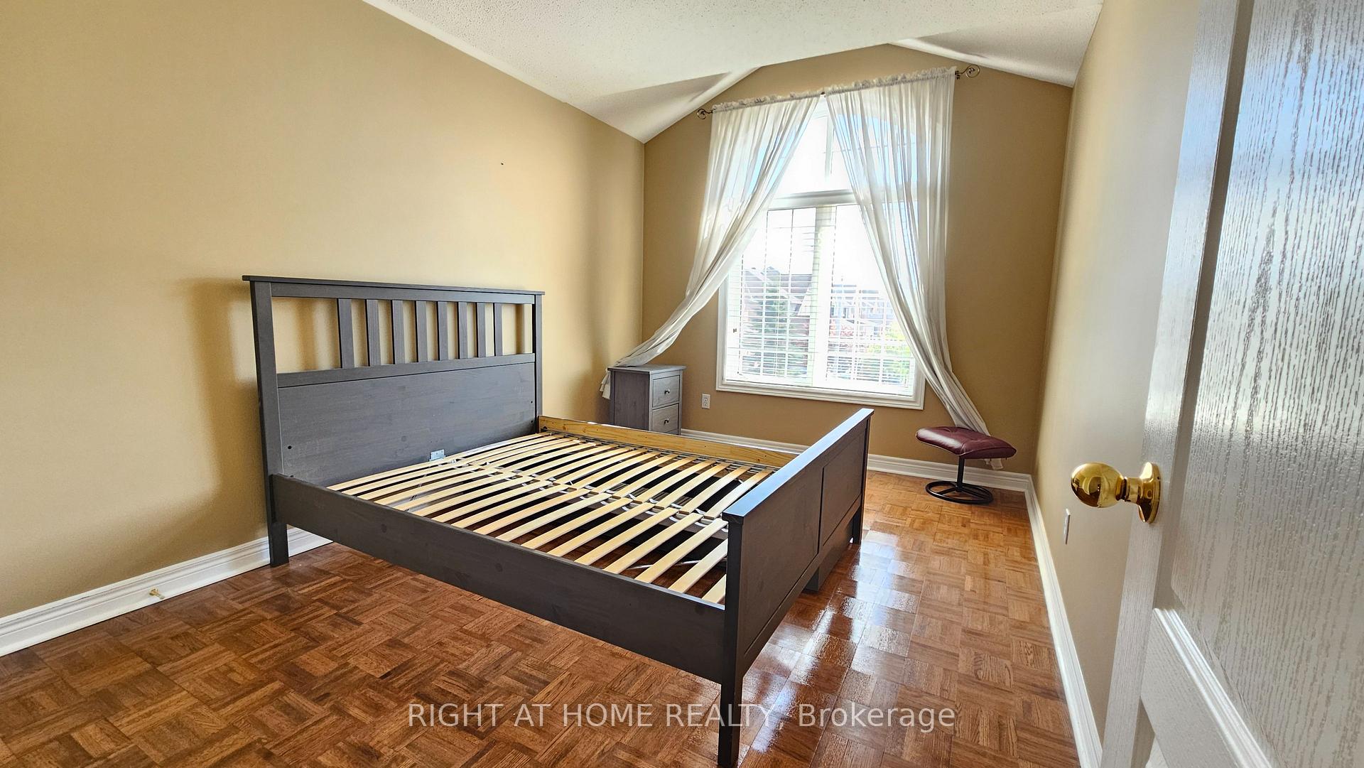 Photo 15 of 24 Mediterra Drive, Vaughan, Vellore Village — HOMEH