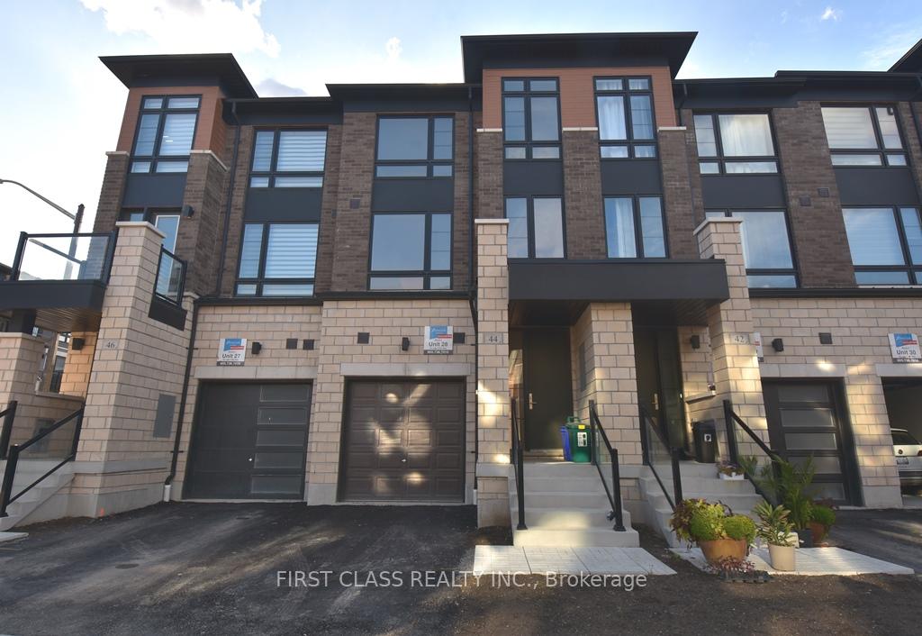 Front of 44 Lake Trail Way