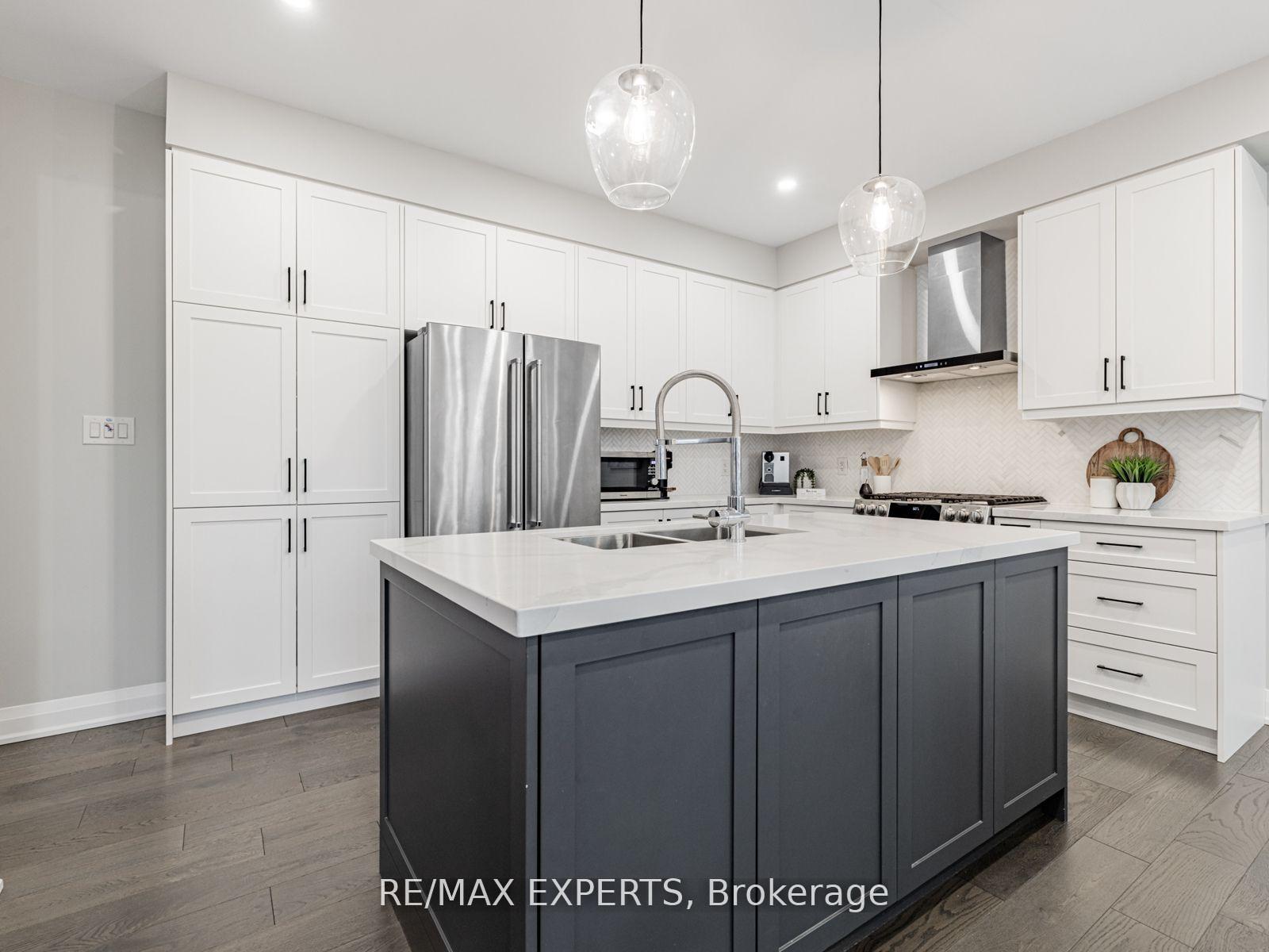 Photo 9 of 176 Sir Stevens Drive, Vaughan, Patterson — HOMEH