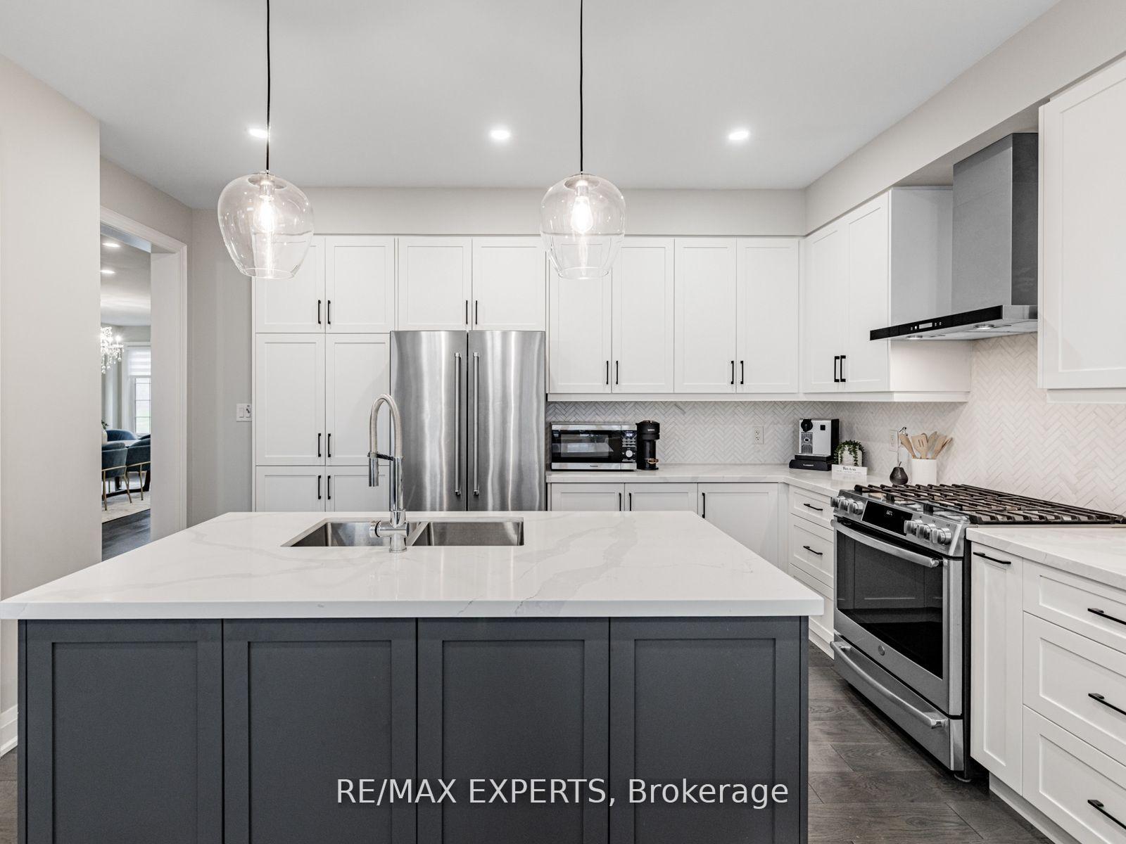 Photo 11 of 176 Sir Stevens Drive, Vaughan, Patterson — HOMEH