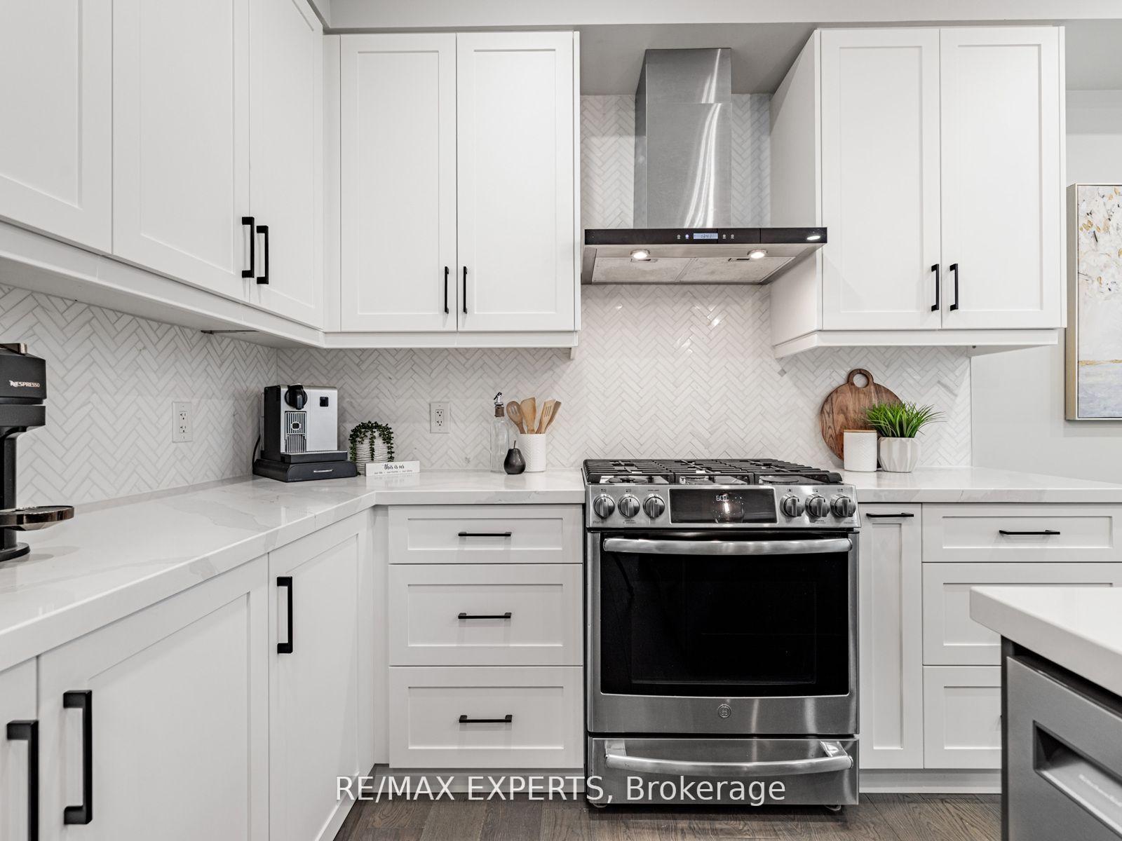 Photo 12 of 176 Sir Stevens Drive, Vaughan, Patterson — HOMEH