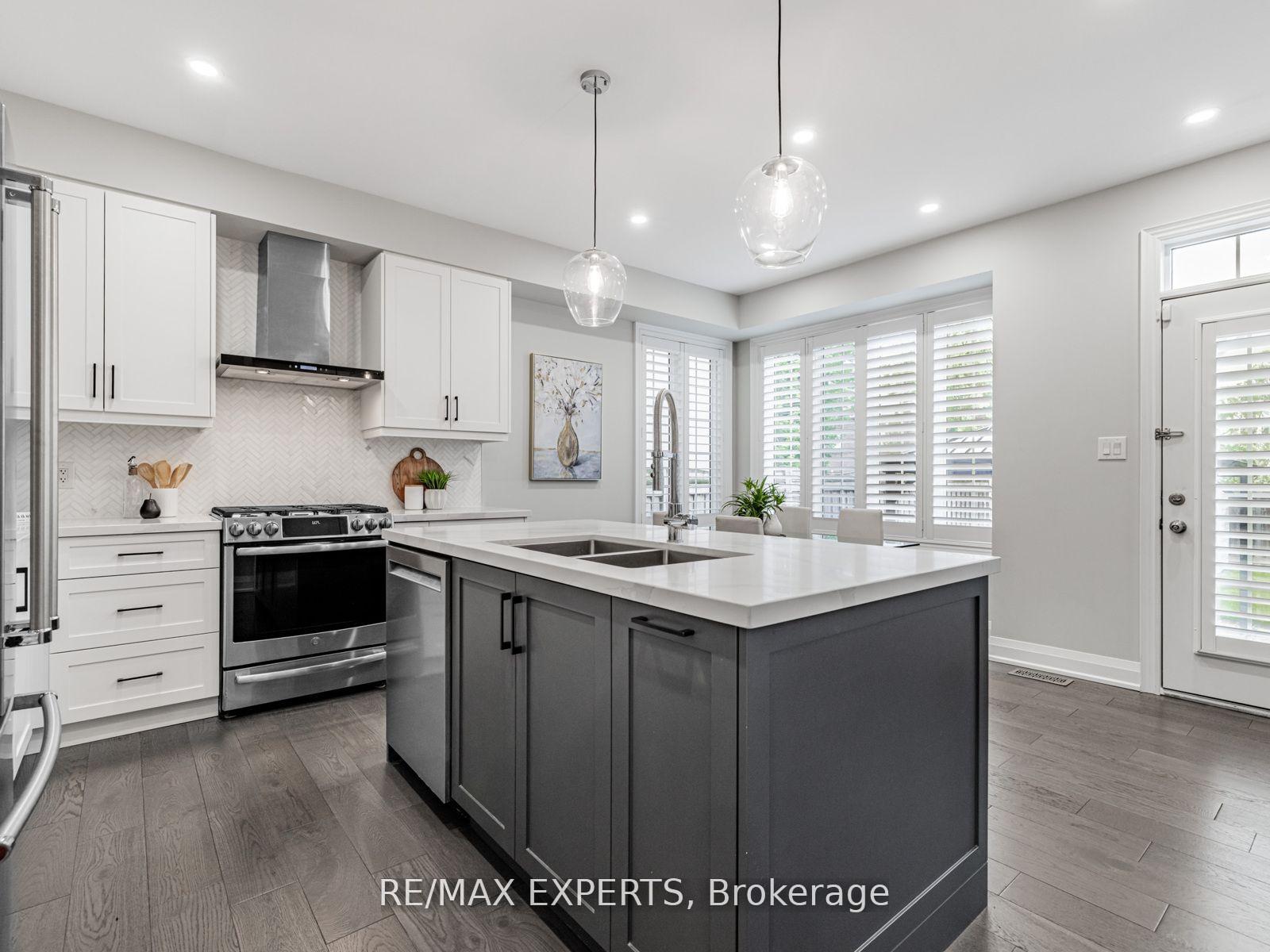 Photo 13 of 176 Sir Stevens Drive, Vaughan, Patterson — HOMEH