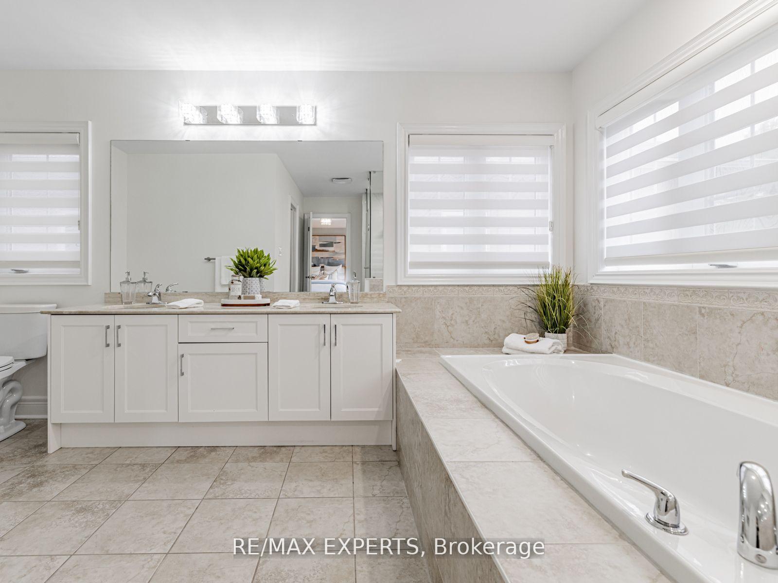 Photo 21 of 176 Sir Stevens Drive, Vaughan, Patterson — HOMEH