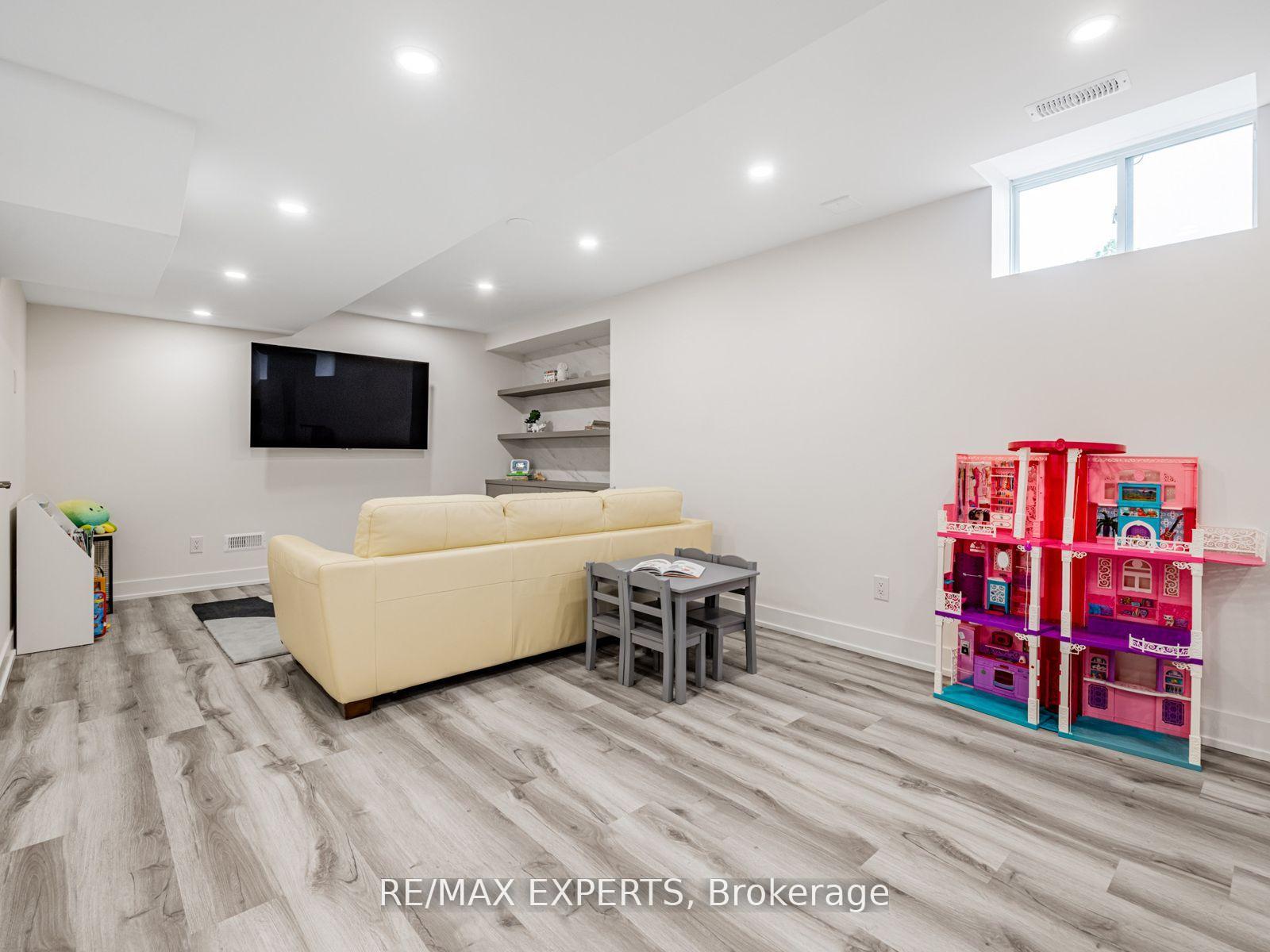 Photo 30 of 176 Sir Stevens Drive, Vaughan, Patterson — HOMEH