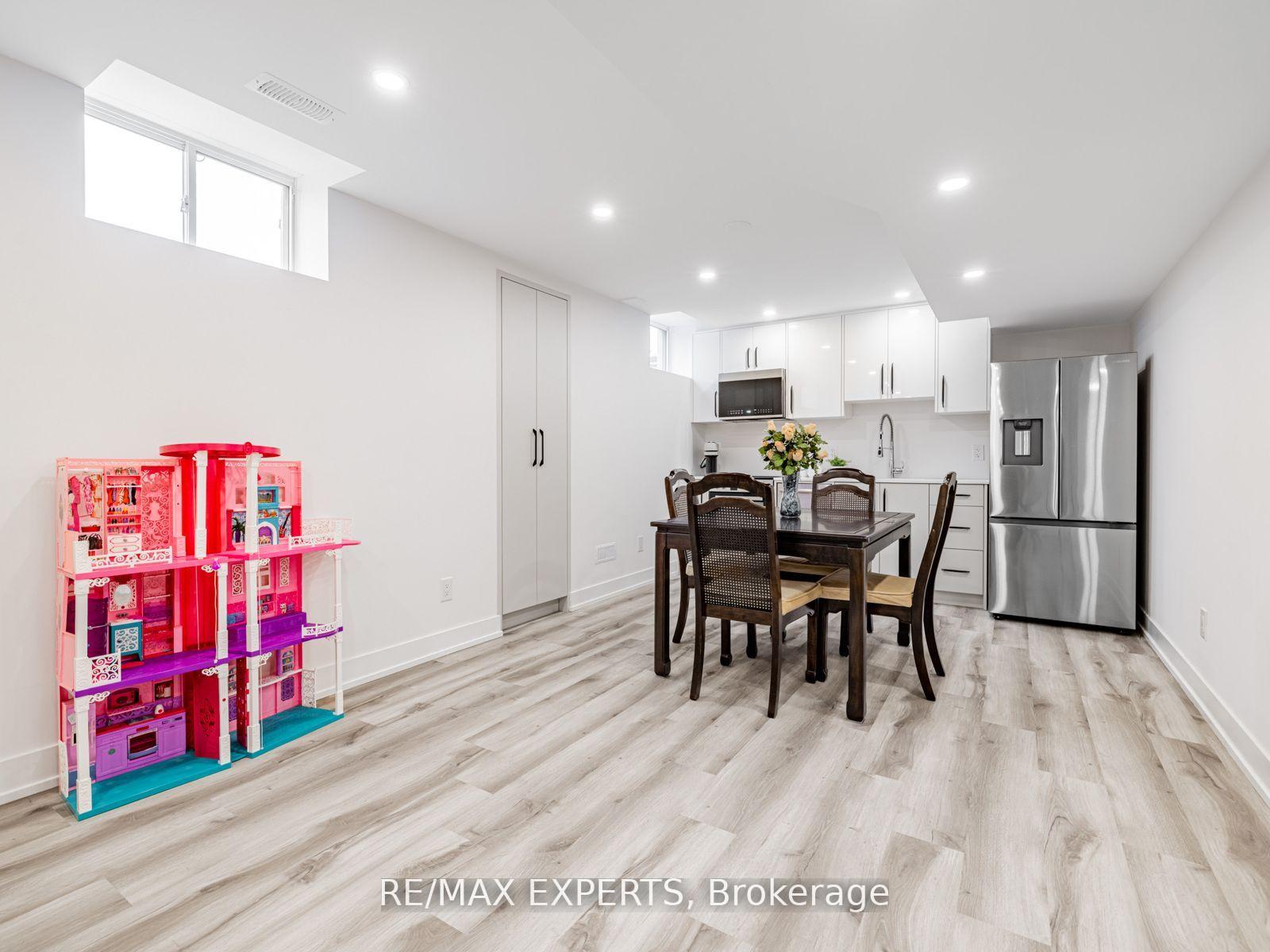 Photo 31 of 176 Sir Stevens Drive, Vaughan, Patterson — HOMEH