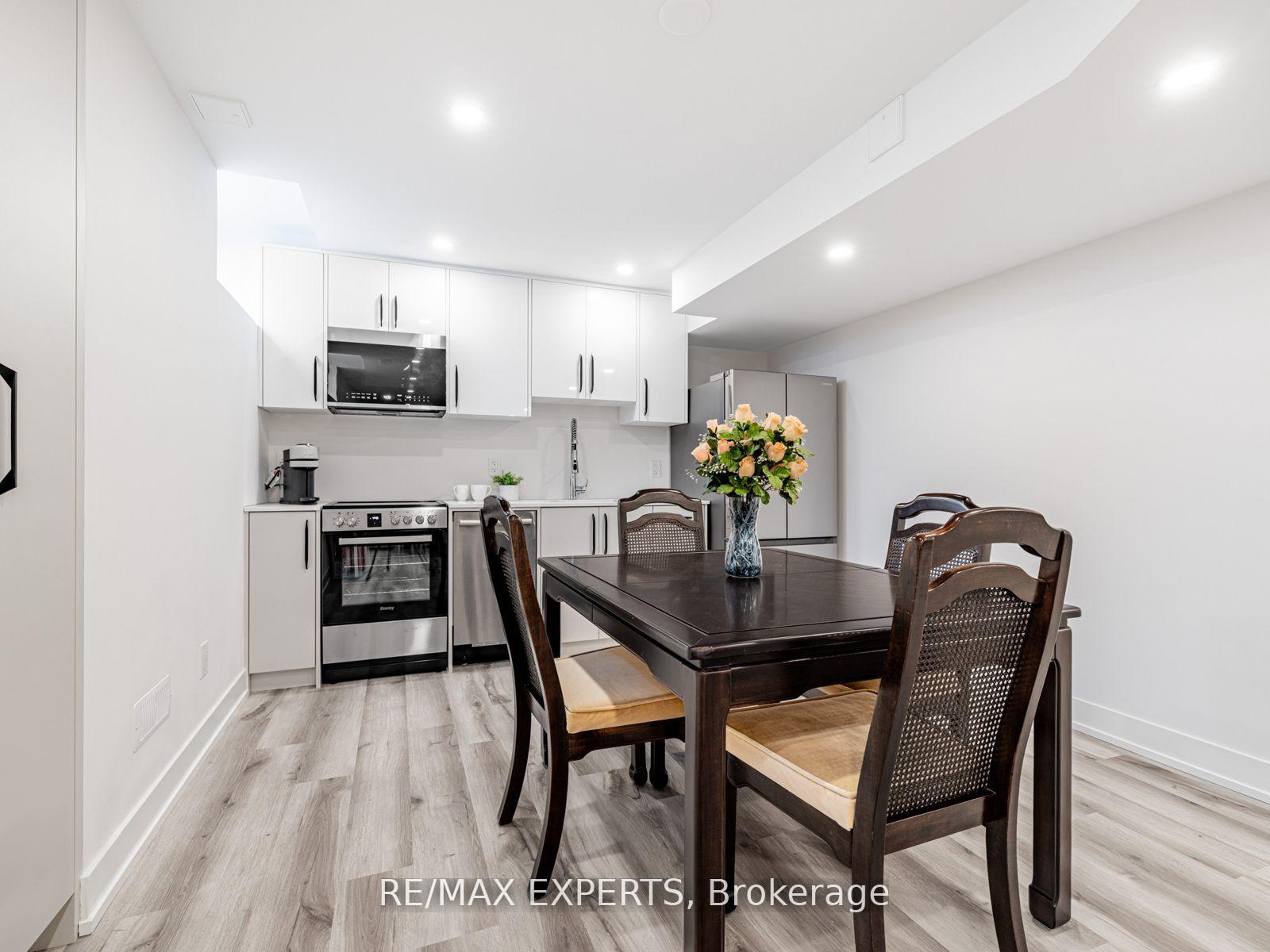 Photo 32 of 176 Sir Stevens Drive, Vaughan, Patterson — HOMEH