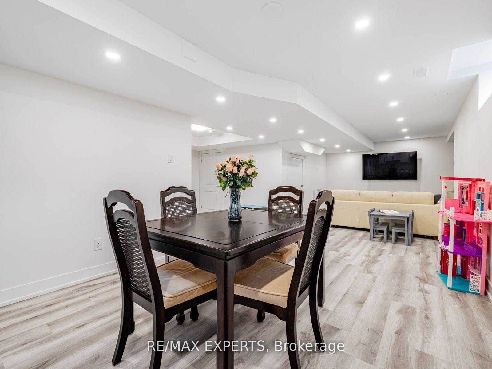 Photo 33 of 176 Sir Stevens Drive, Vaughan, Patterson — HOMEH