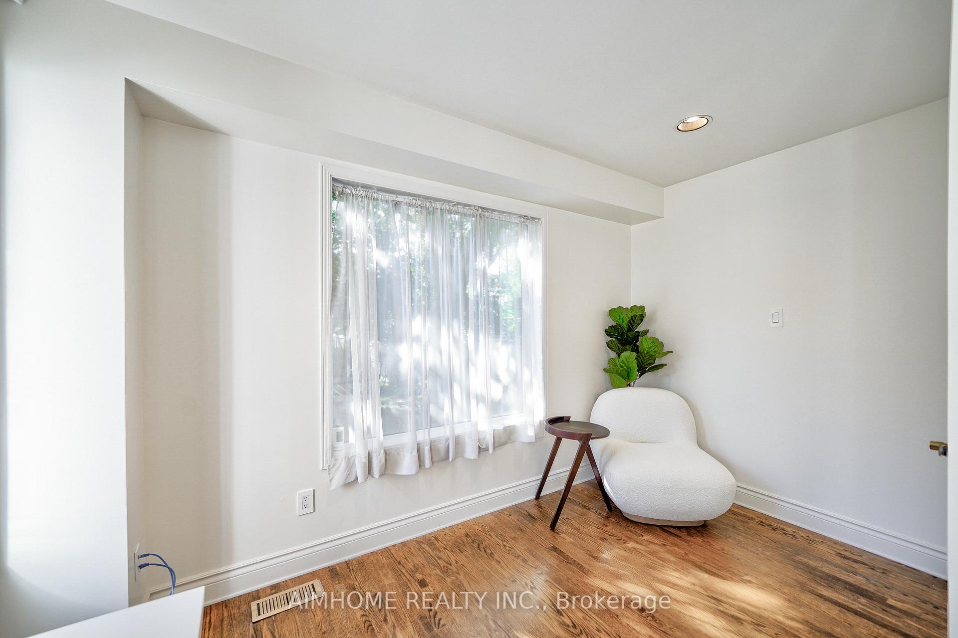 Photo 12 of 55 Sir Lancelot Drive, Markham, Markham Village — HOMEH