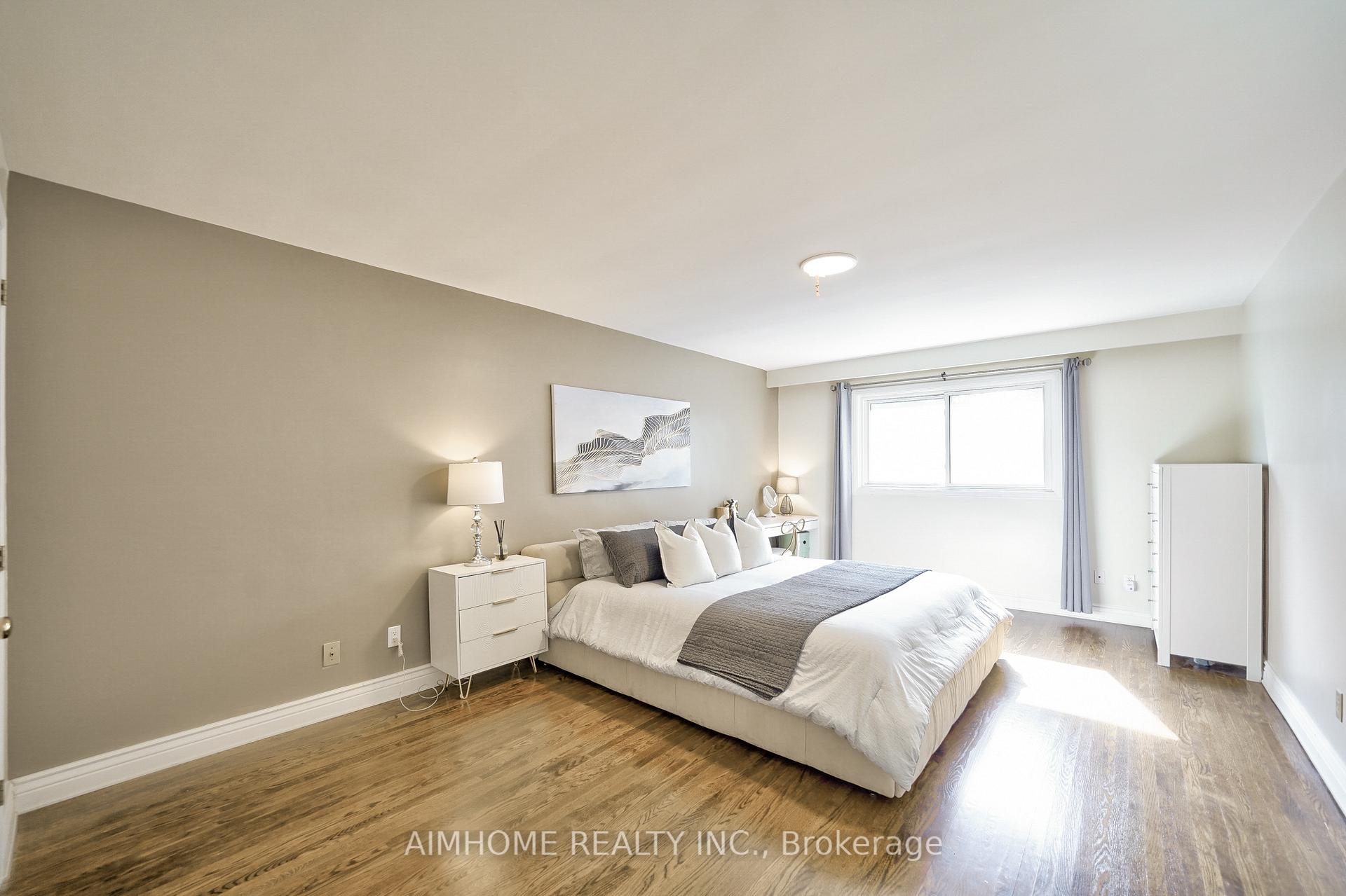 Photo 22 of 55 Sir Lancelot Drive, Markham, Markham Village — HOMEH