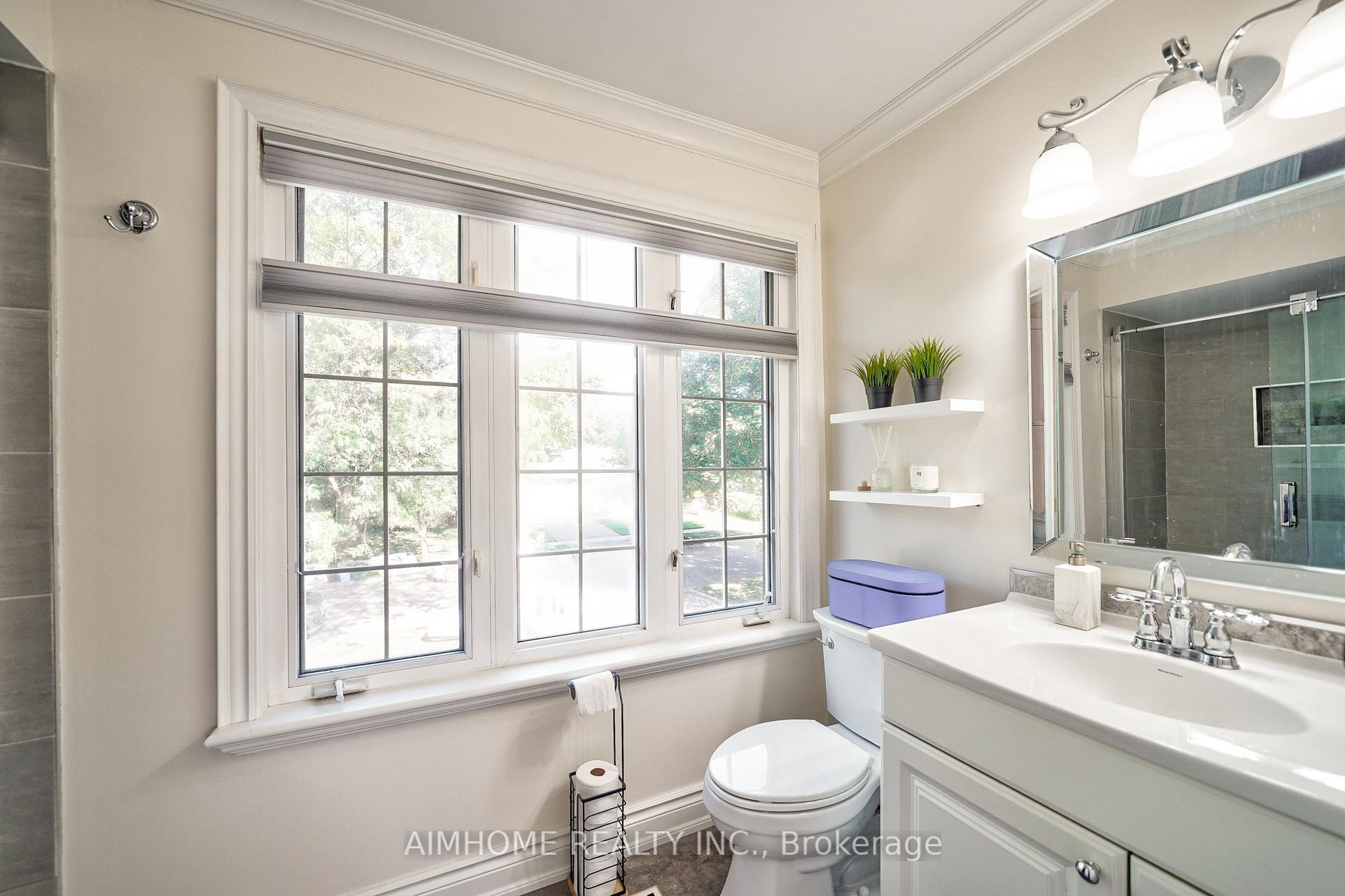 Photo 24 of 55 Sir Lancelot Drive, Markham, Markham Village — HOMEH
