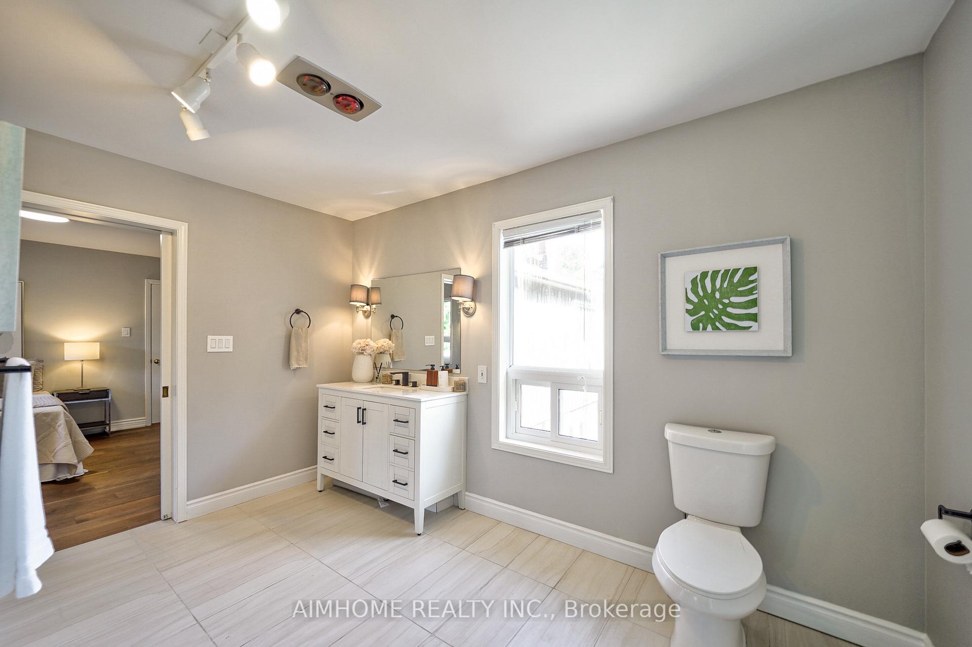 Photo 32 of 55 Sir Lancelot Drive, Markham, Markham Village — HOMEH
