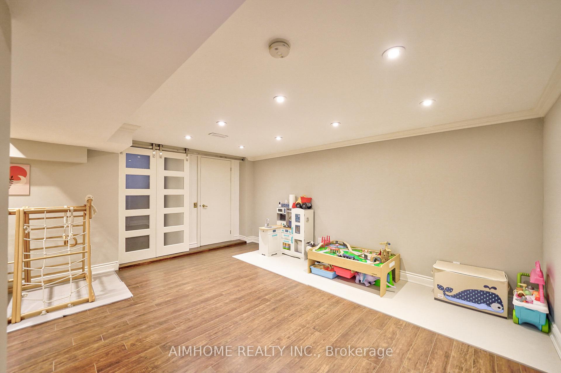 Photo 33 of 55 Sir Lancelot Drive, Markham, Markham Village — HOMEH