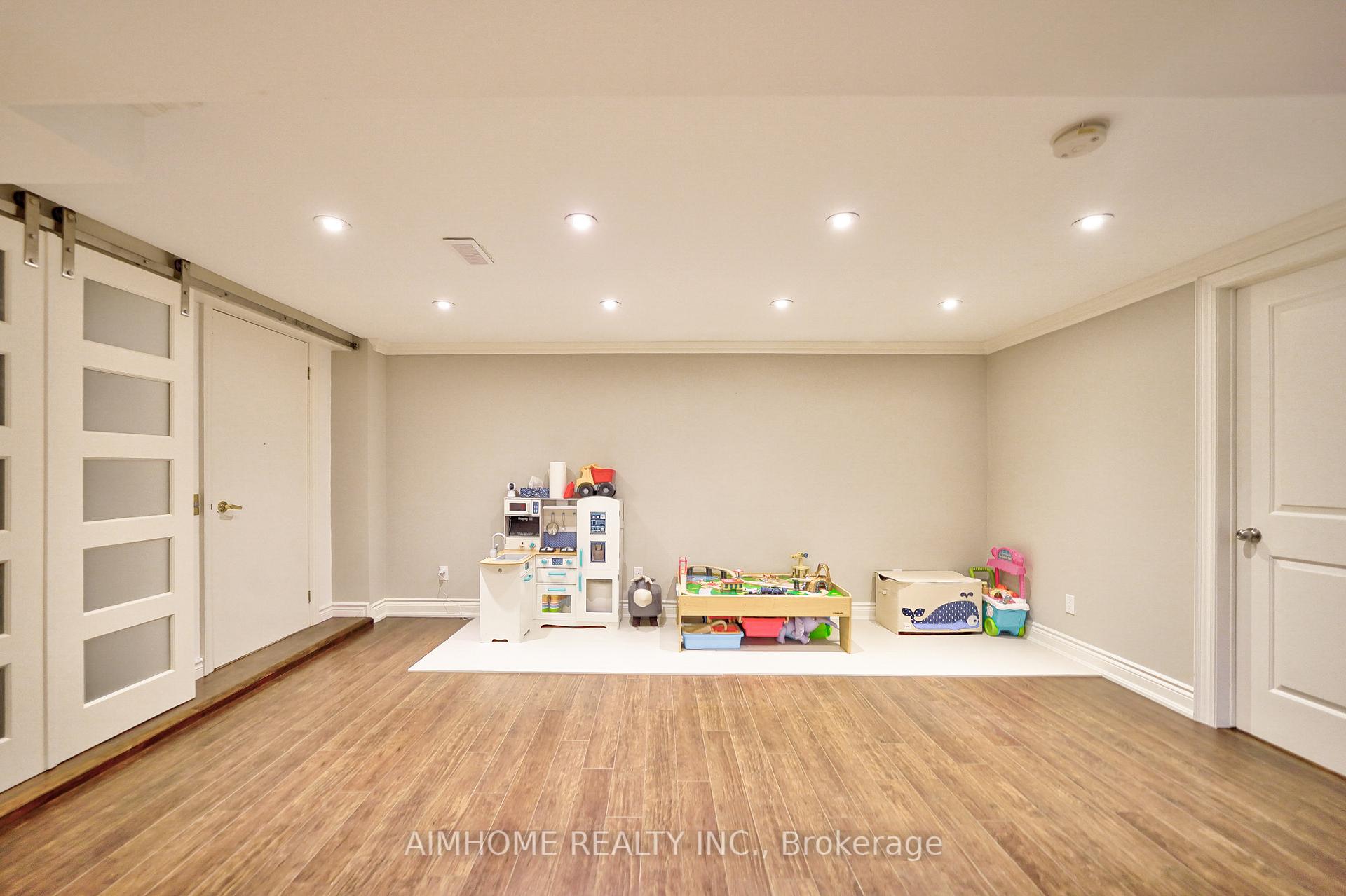 Photo 35 of 55 Sir Lancelot Drive, Markham, Markham Village — HOMEH