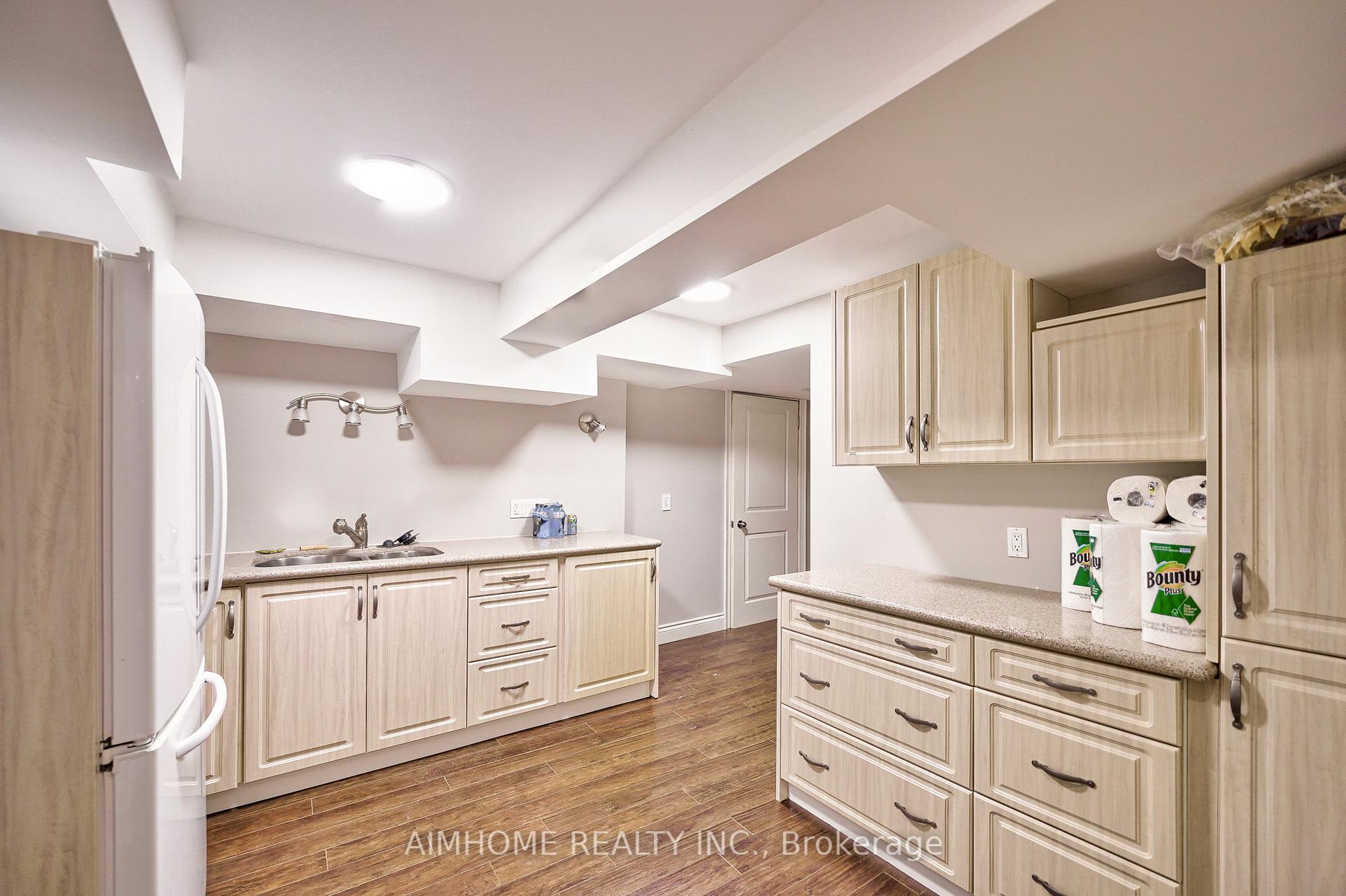 Photo 37 of 55 Sir Lancelot Drive, Markham, Markham Village — HOMEH