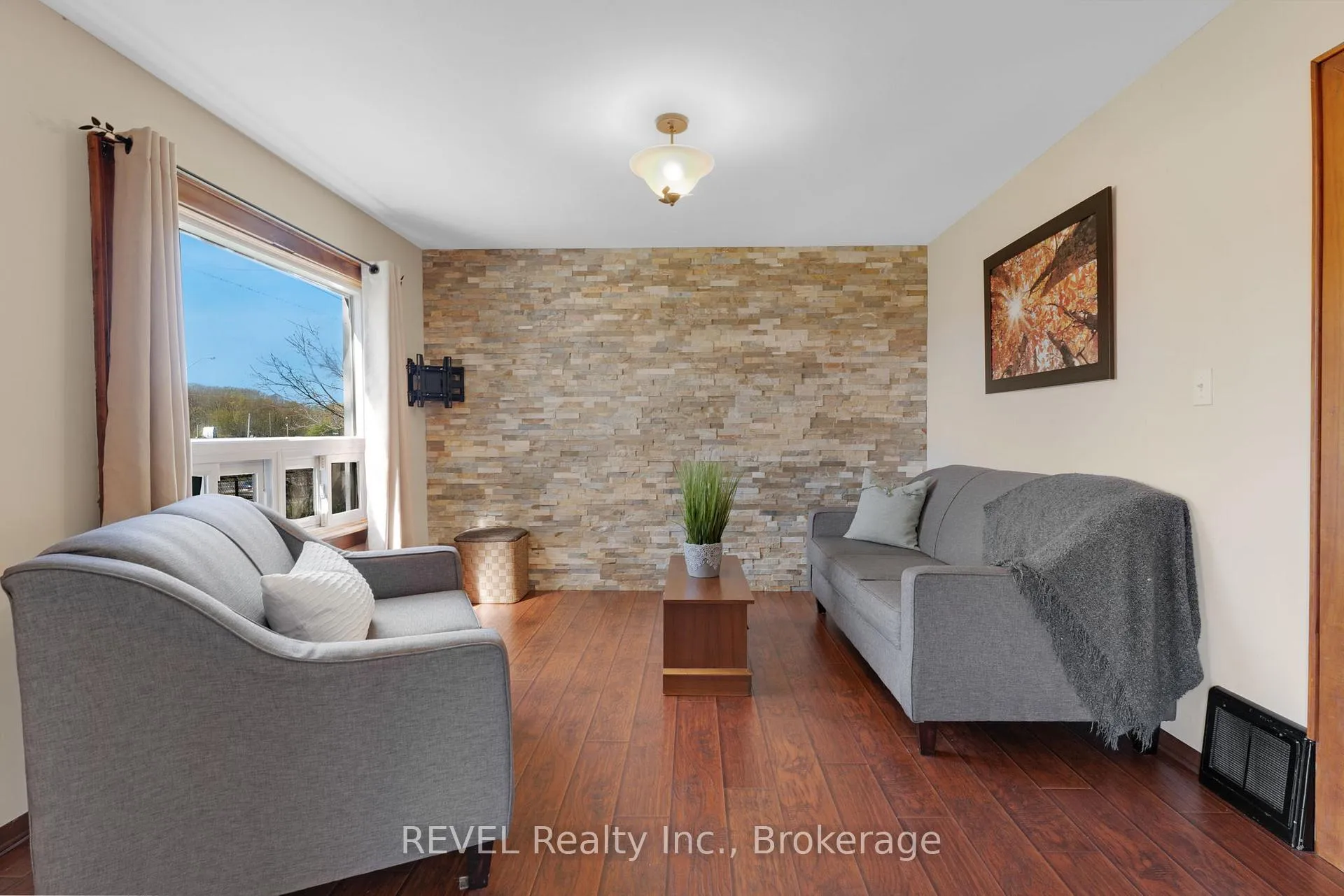 Photo 9 of 239 Becken Crescent, Welland, Cooks Mills — HOMEH