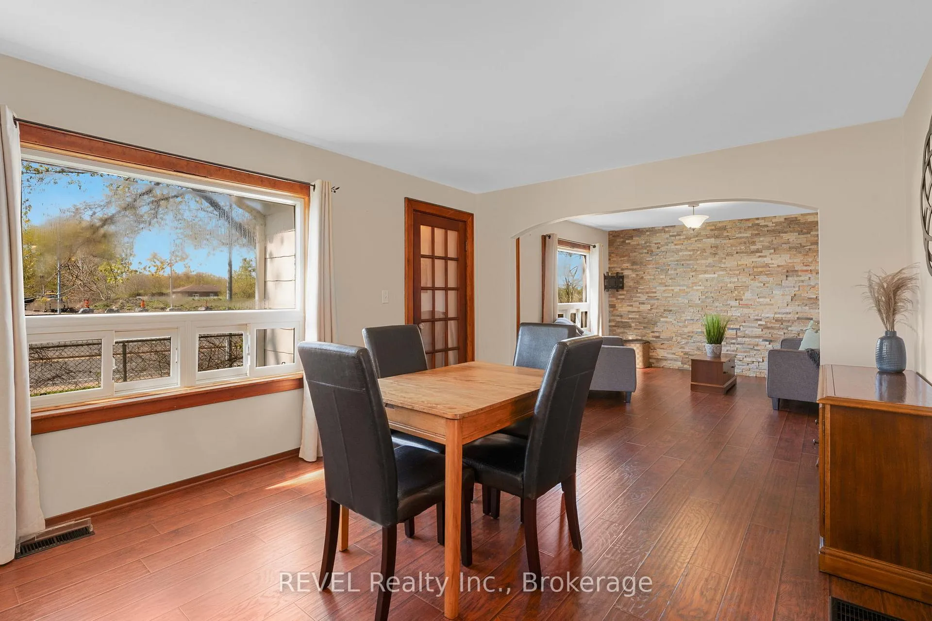 Photo 14 of 239 Becken Crescent, Welland, Cooks Mills — HOMEH