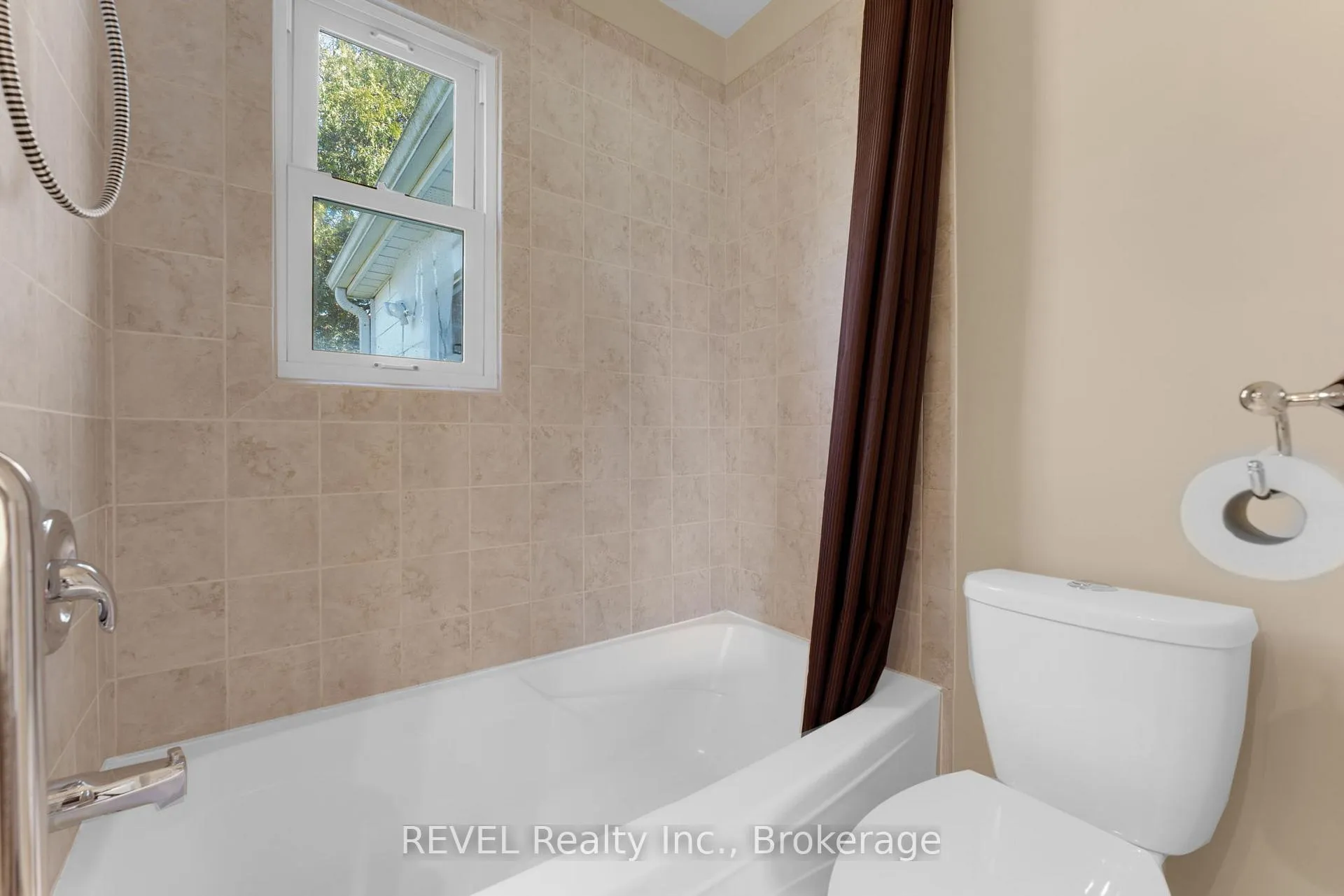Photo 23 of 239 Becken Crescent, Welland, Cooks Mills — HOMEH