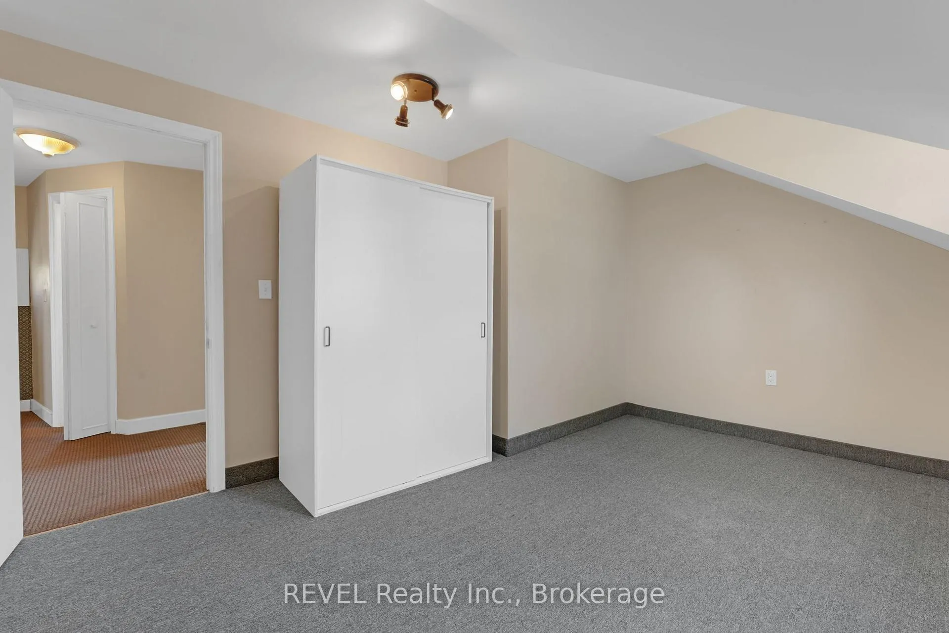 Photo 31 of 239 Becken Crescent, Welland, Cooks Mills — HOMEH