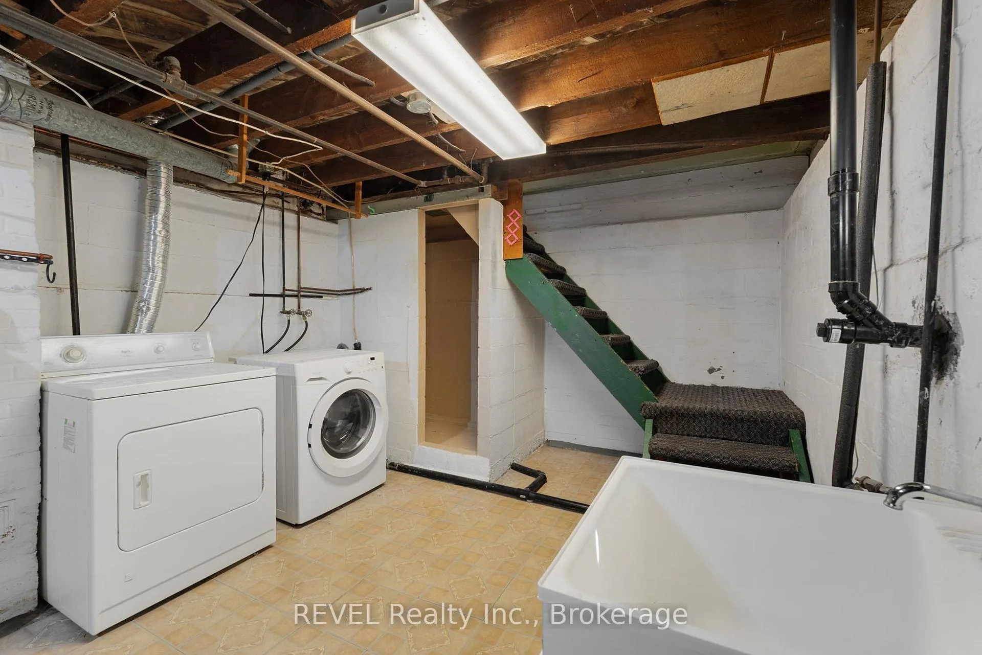 Photo 33 of 239 Becken Crescent, Welland, Cooks Mills — HOMEH