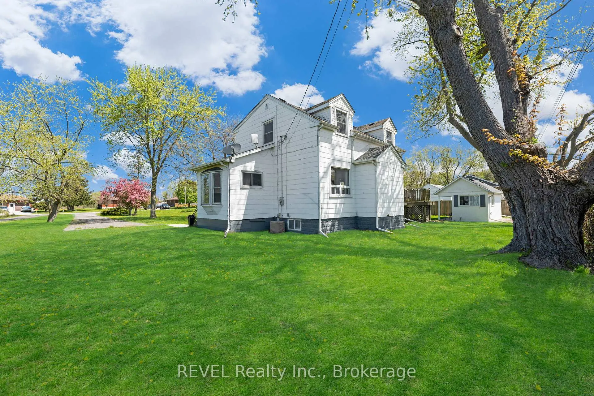 Photo 43 of 239 Becken Crescent, Welland, Cooks Mills — HOMEH