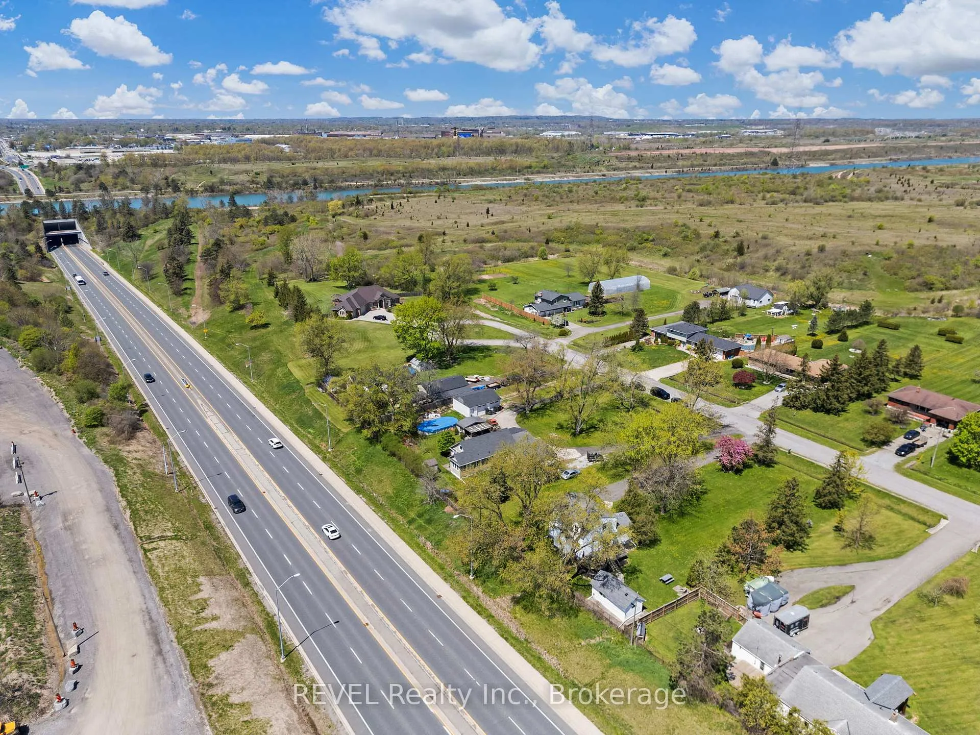 Photo 48 of 239 Becken Crescent, Welland, Cooks Mills — HOMEH