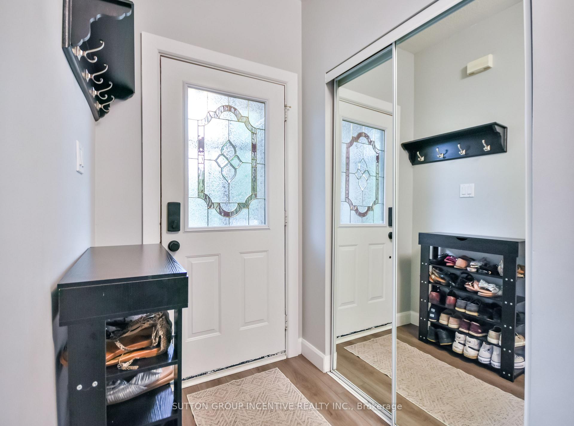 Photo 4 of 30 Bruce Crescent, Barrie, Bayshore — HOMEH