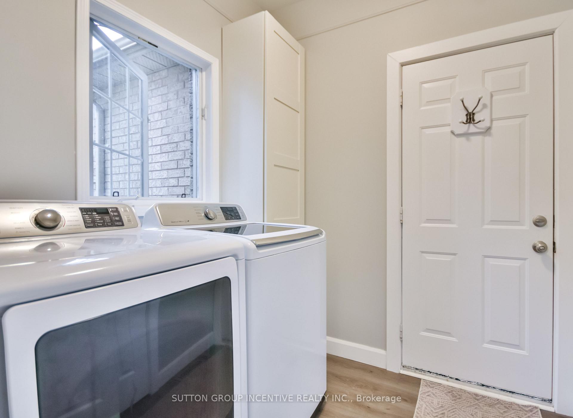 Photo 11 of 30 Bruce Crescent, Barrie, Bayshore — HOMEH