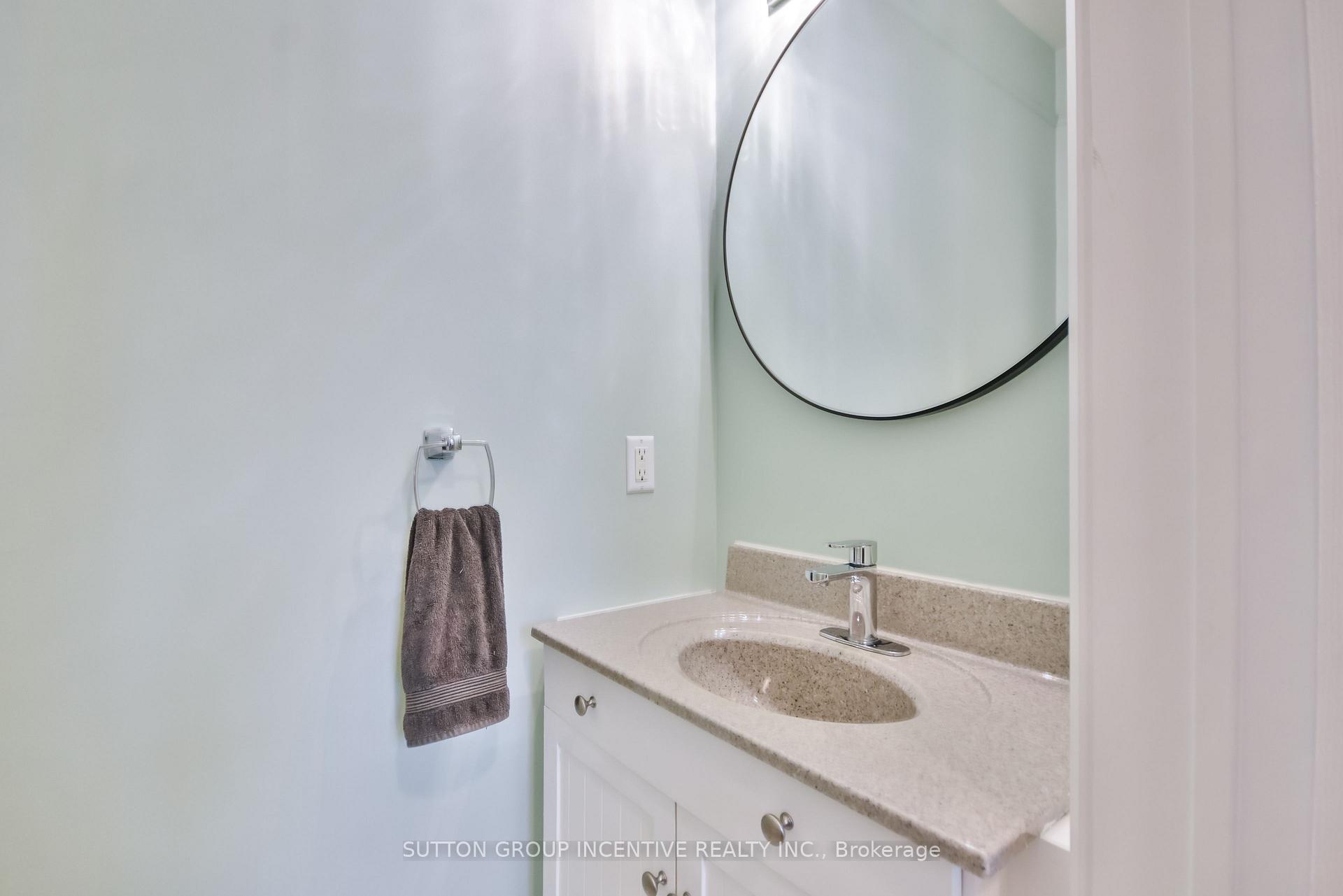 Photo 16 of 30 Bruce Crescent, Barrie, Bayshore — HOMEH