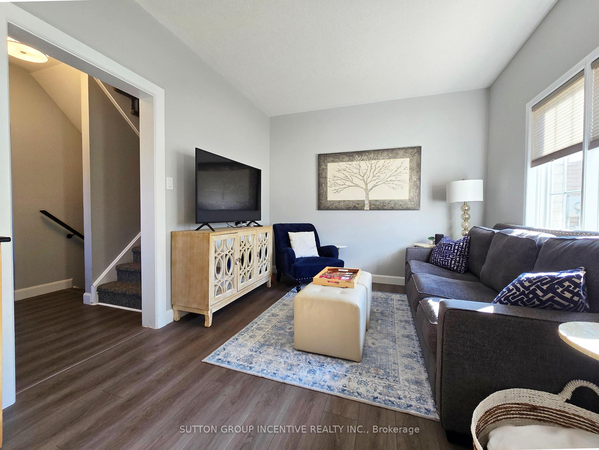 Photo 13 of 30 Bruce Crescent, Barrie, Bayshore — HOMEH