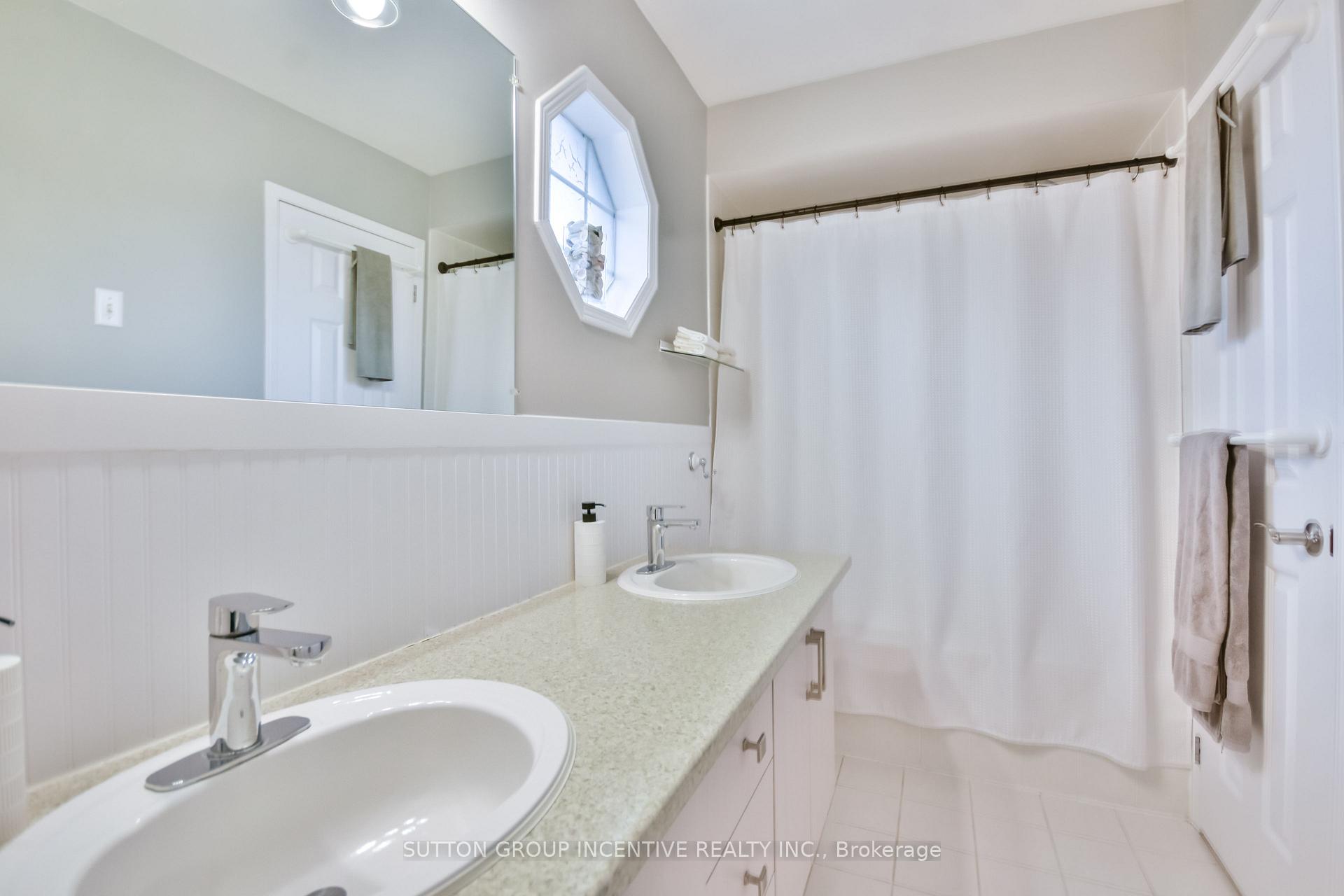 Photo 22 of 30 Bruce Crescent, Barrie, Bayshore — HOMEH