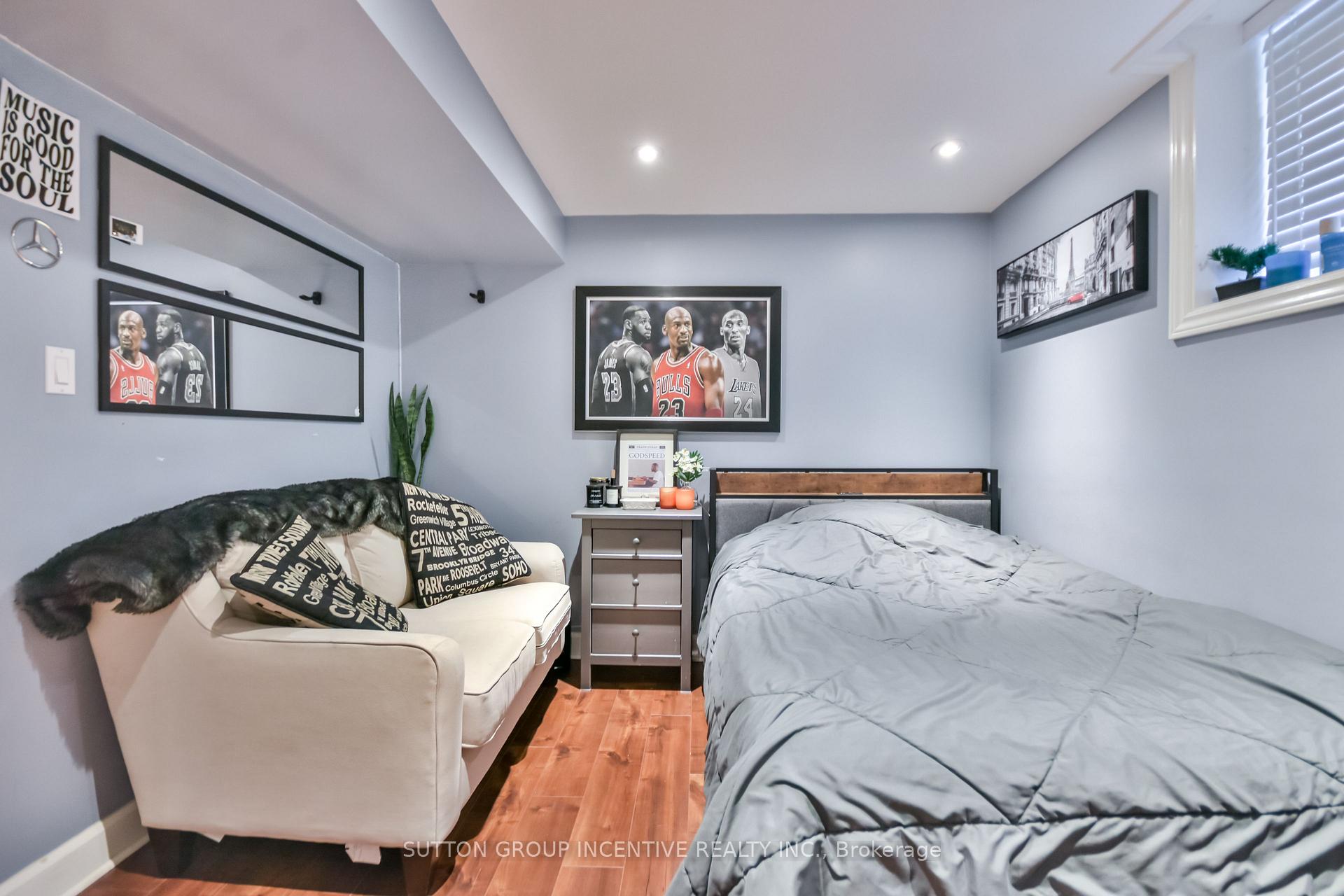 Photo 23 of 30 Bruce Crescent, Barrie, Bayshore — HOMEH