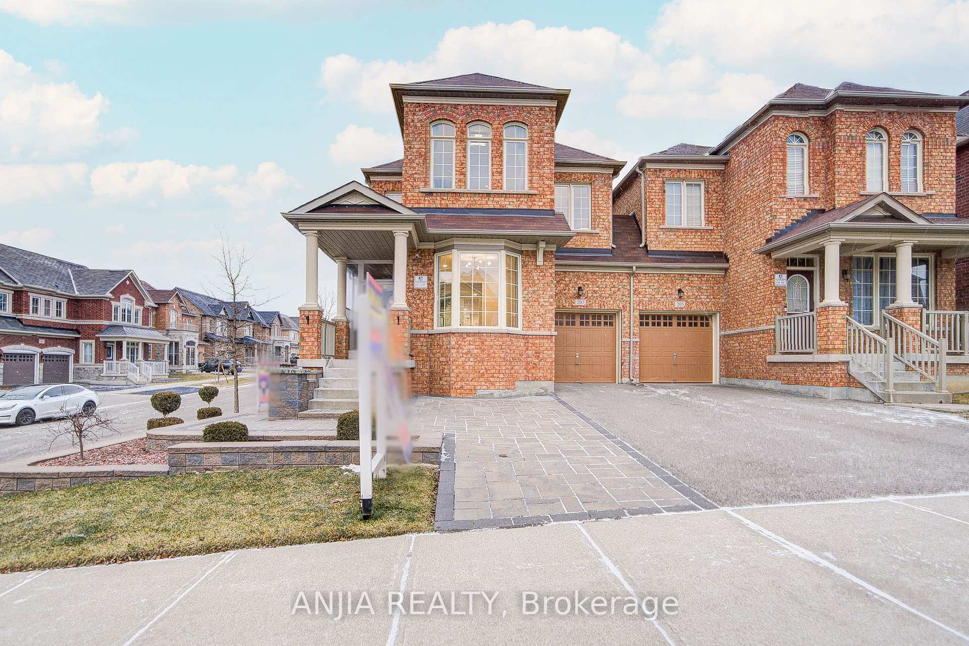 Photo 2 of 207 Harbord Street, Markham, Berczy — HOMEH