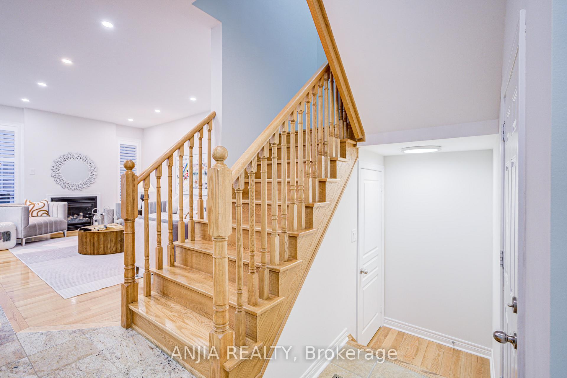 Photo 8 of 207 Harbord Street, Markham, Berczy — HOMEH