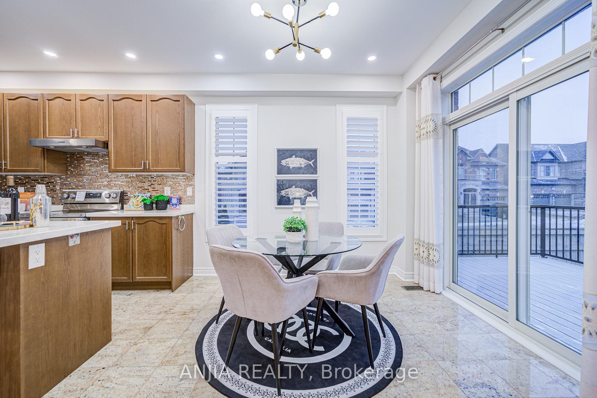 Photo 12 of 207 Harbord Street, Markham, Berczy — HOMEH